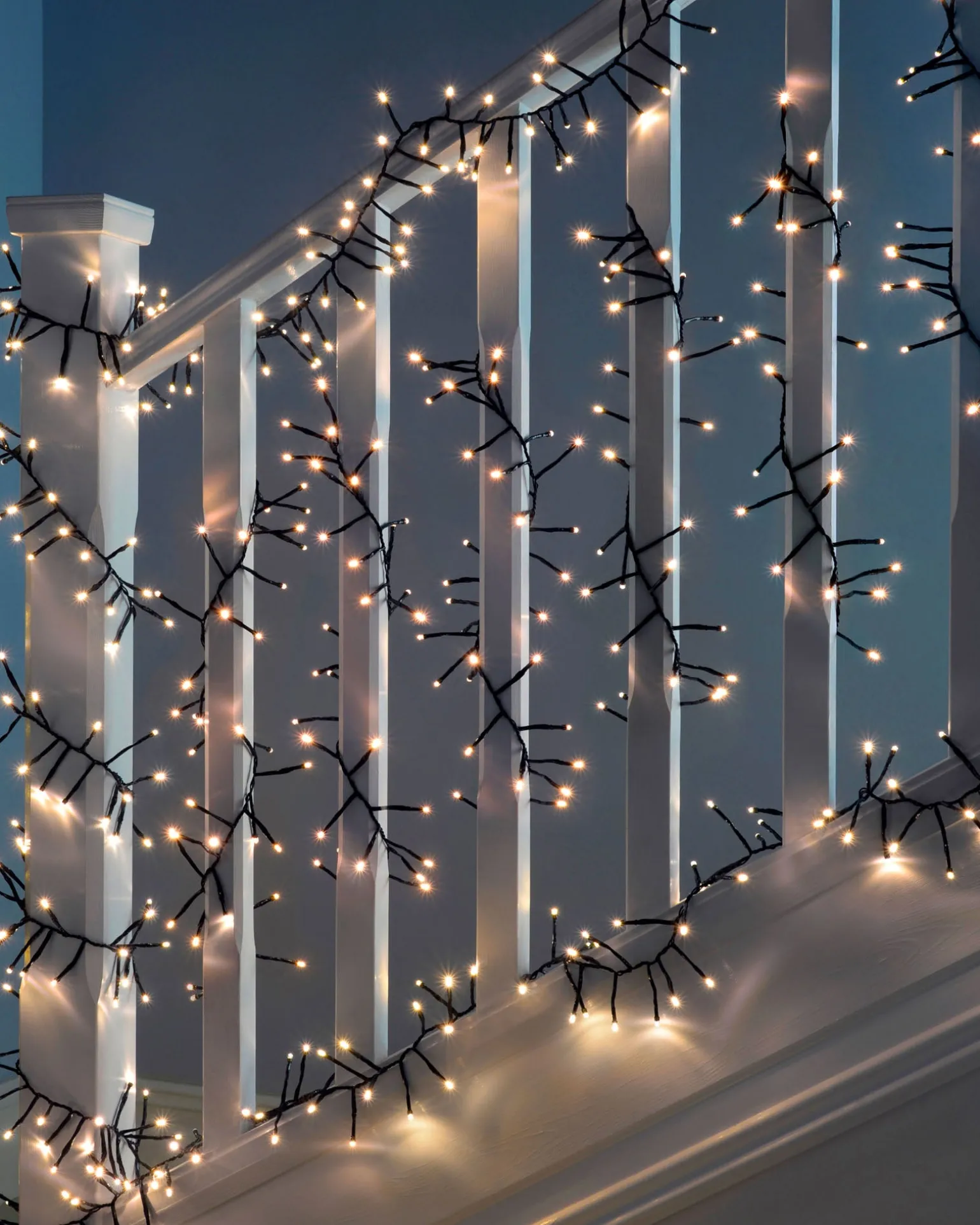 WeRChristmas 400 Chasing Cluster Light String, Warm White^ Cluster Lights