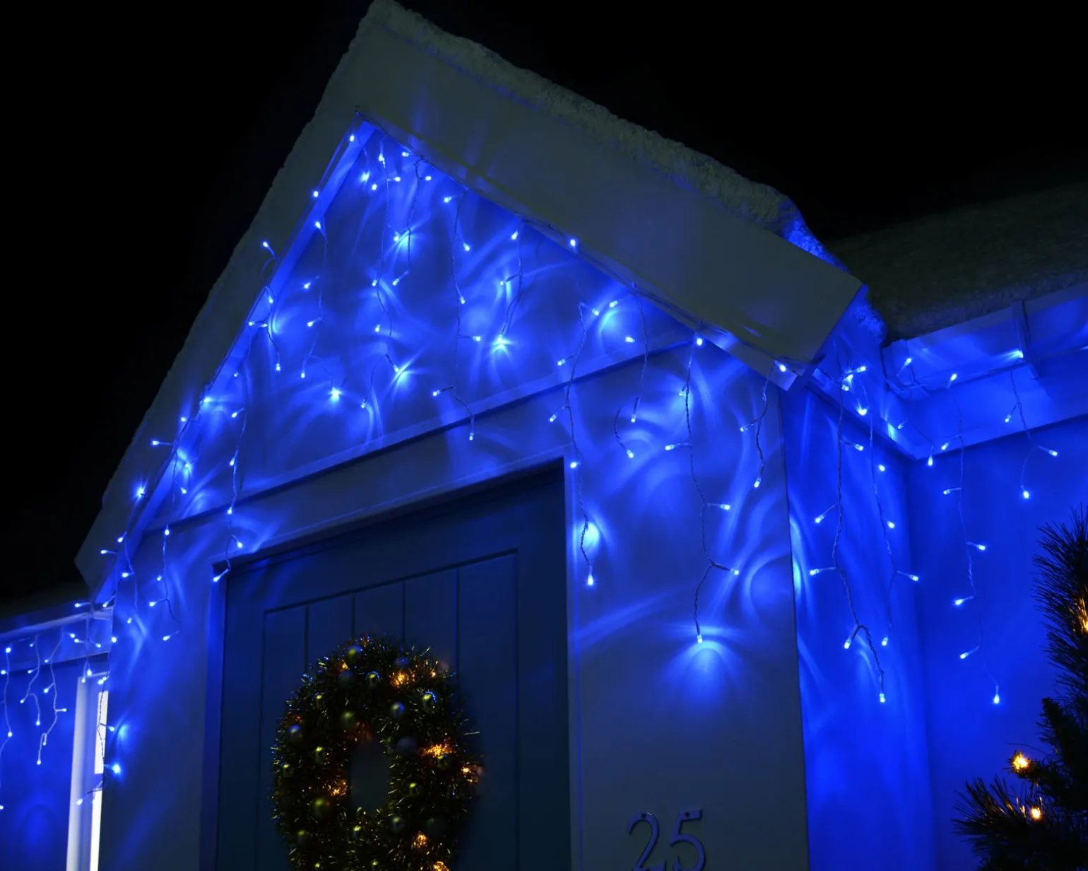 WeRChristmas 360 Icicle LED Light String, Blue, 8.8 M^ Icicle Lights