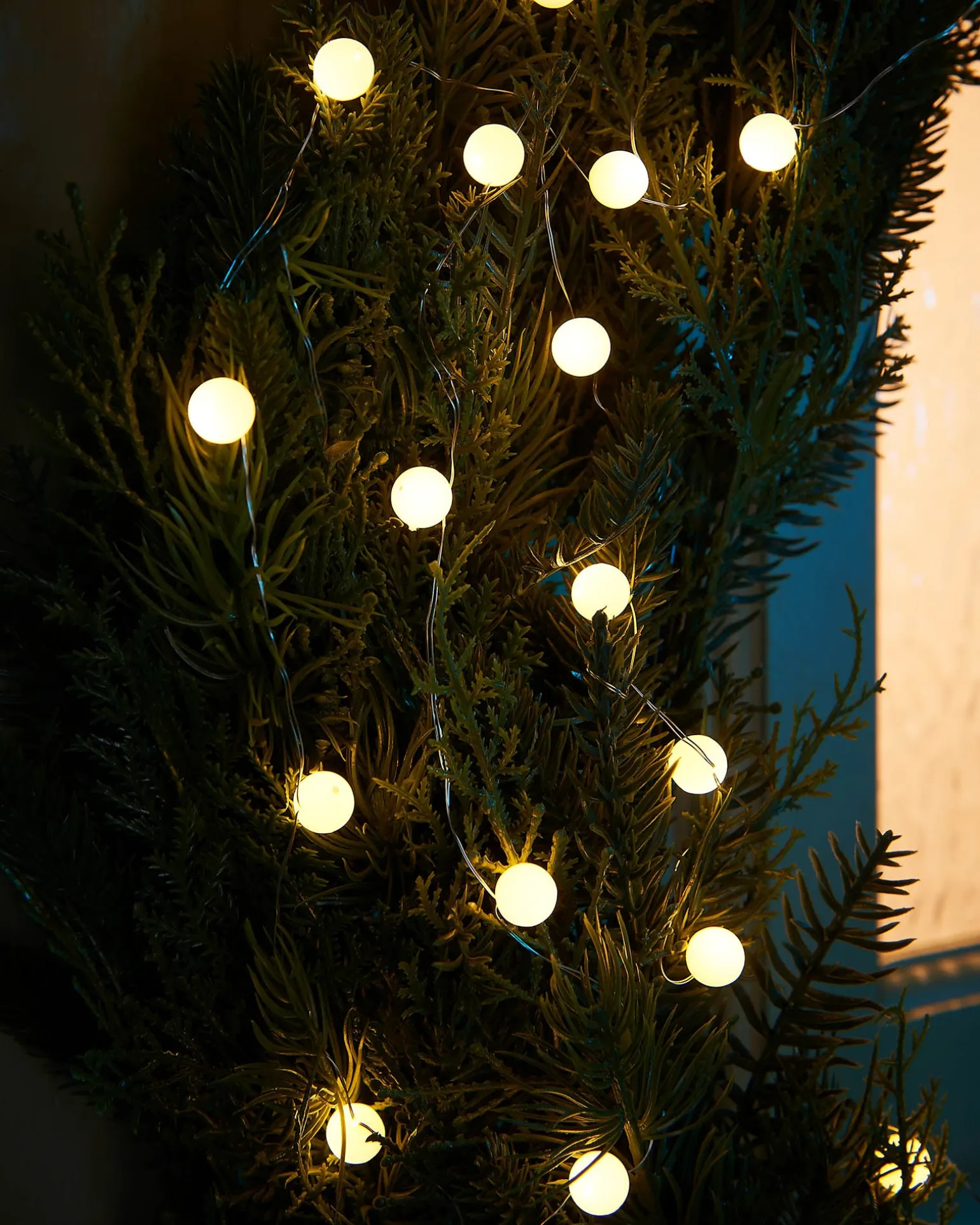 WeRChristmas 80 Pastel Warm White Micro LED Berry Lights, 2.4 M^ Fairy Lights|Tree Lights