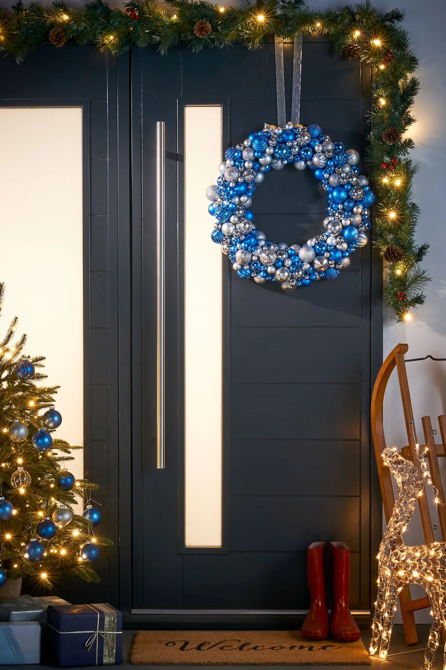 WeRChristmas Antarctica Bauble Wreath, 60 Cm^ Bauble Wreaths
