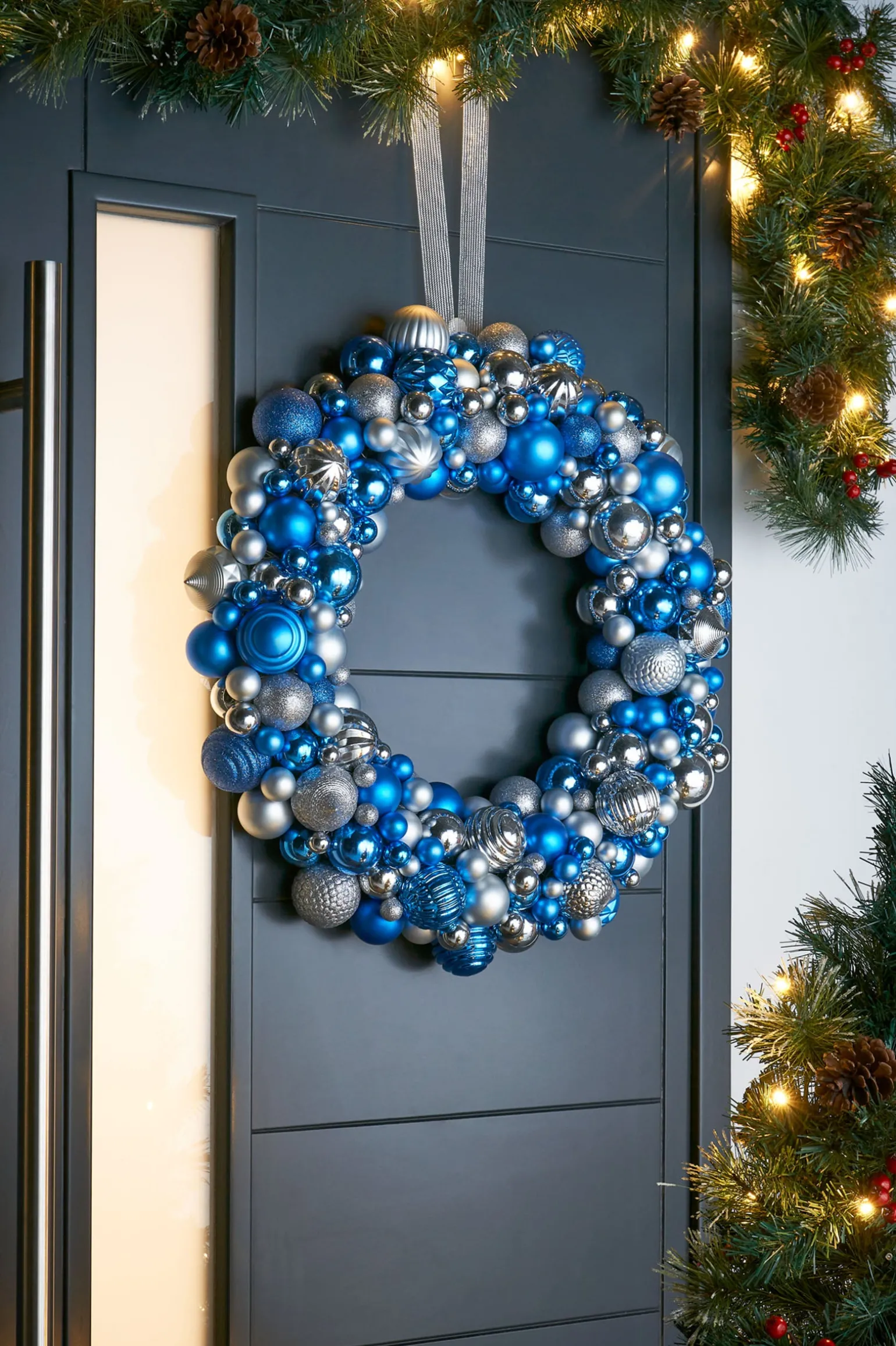 WeRChristmas Antarctica Bauble Wreath, 60 Cm^ Bauble Wreaths