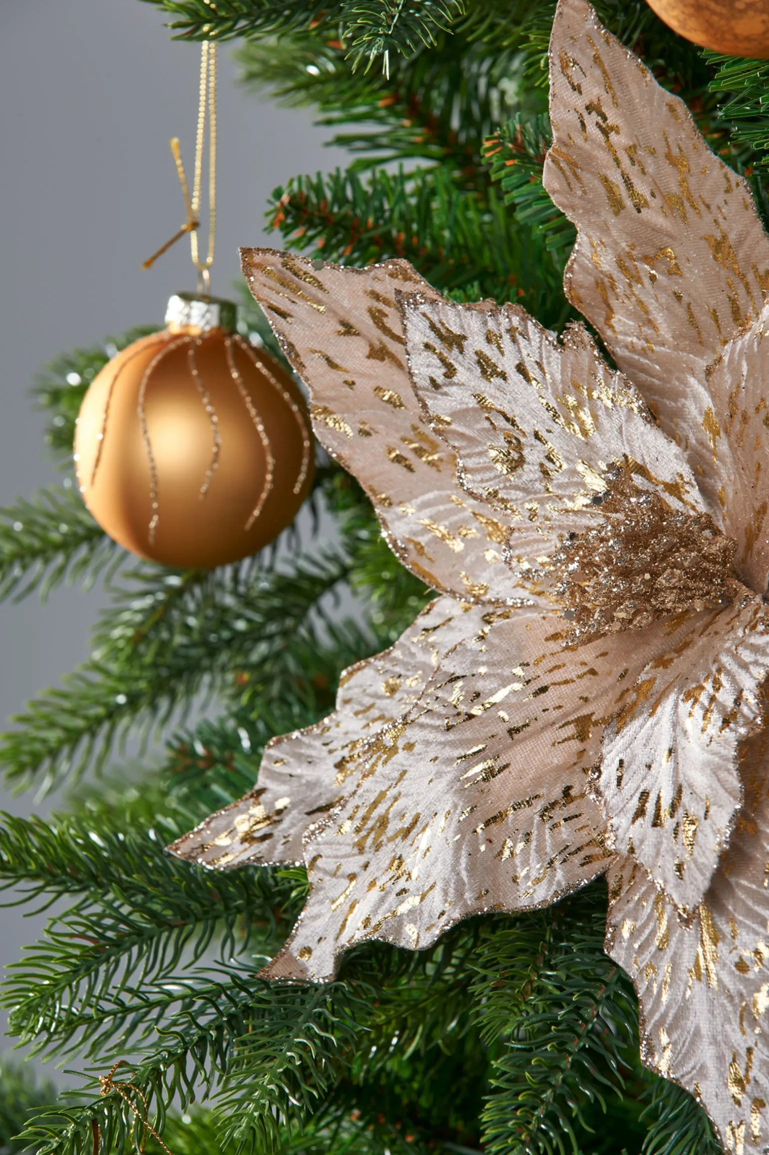 WeRChristmas Artificial Poinsettia Flower, Gold, 25 Cm^ Flowers & Foliage|Flowers & Foliage