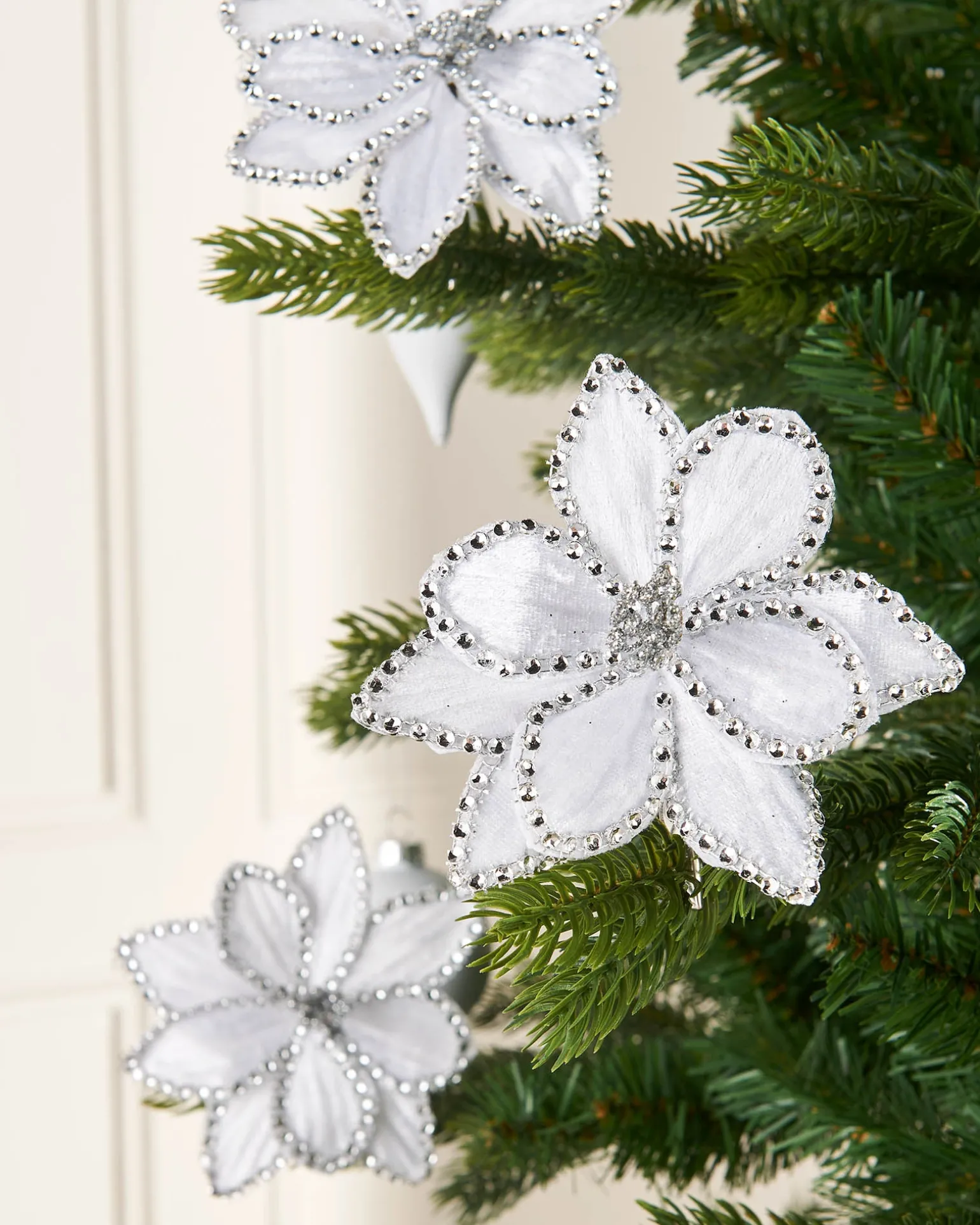 WeRChristmas Artificial White Poinsettia Flower With Clip, 3 Pack, 12 Cm^ Flowers & Foliage|Flowers & Foliage