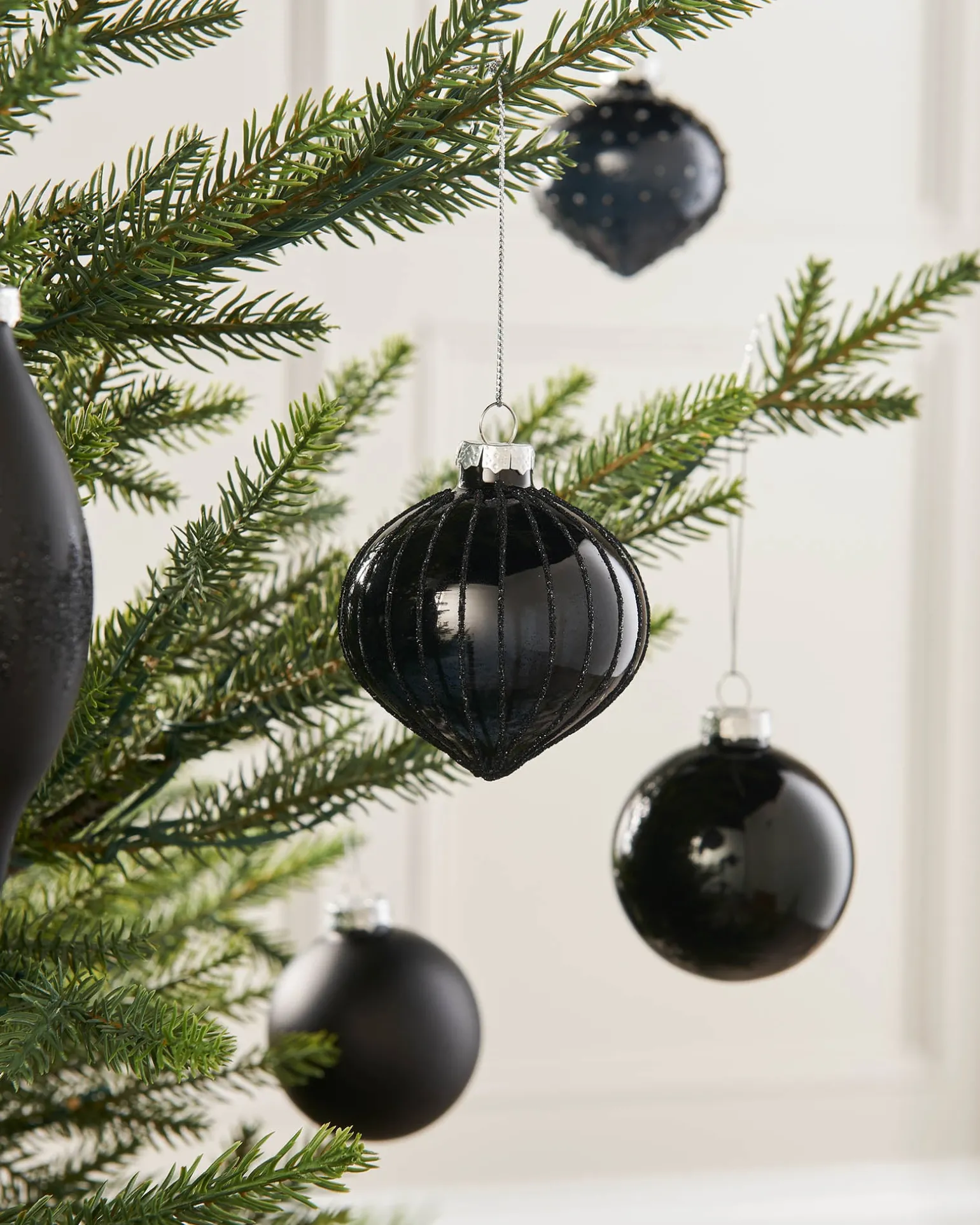 WeRChristmas Black Glass Baubles, 20 Pack^ Glass Baubles