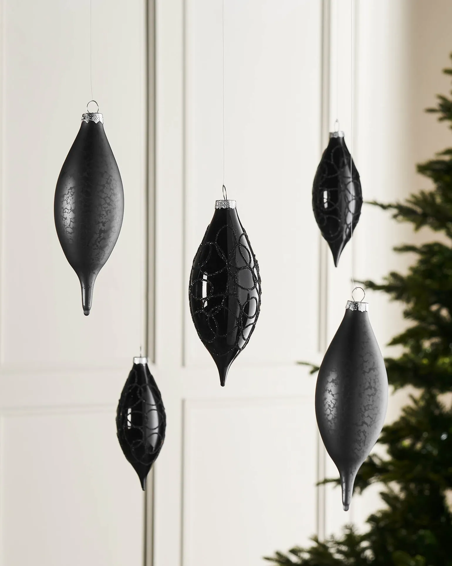 WeRChristmas Black Glass Baubles, 5 Pack, 15 Cm^ Glass Baubles
