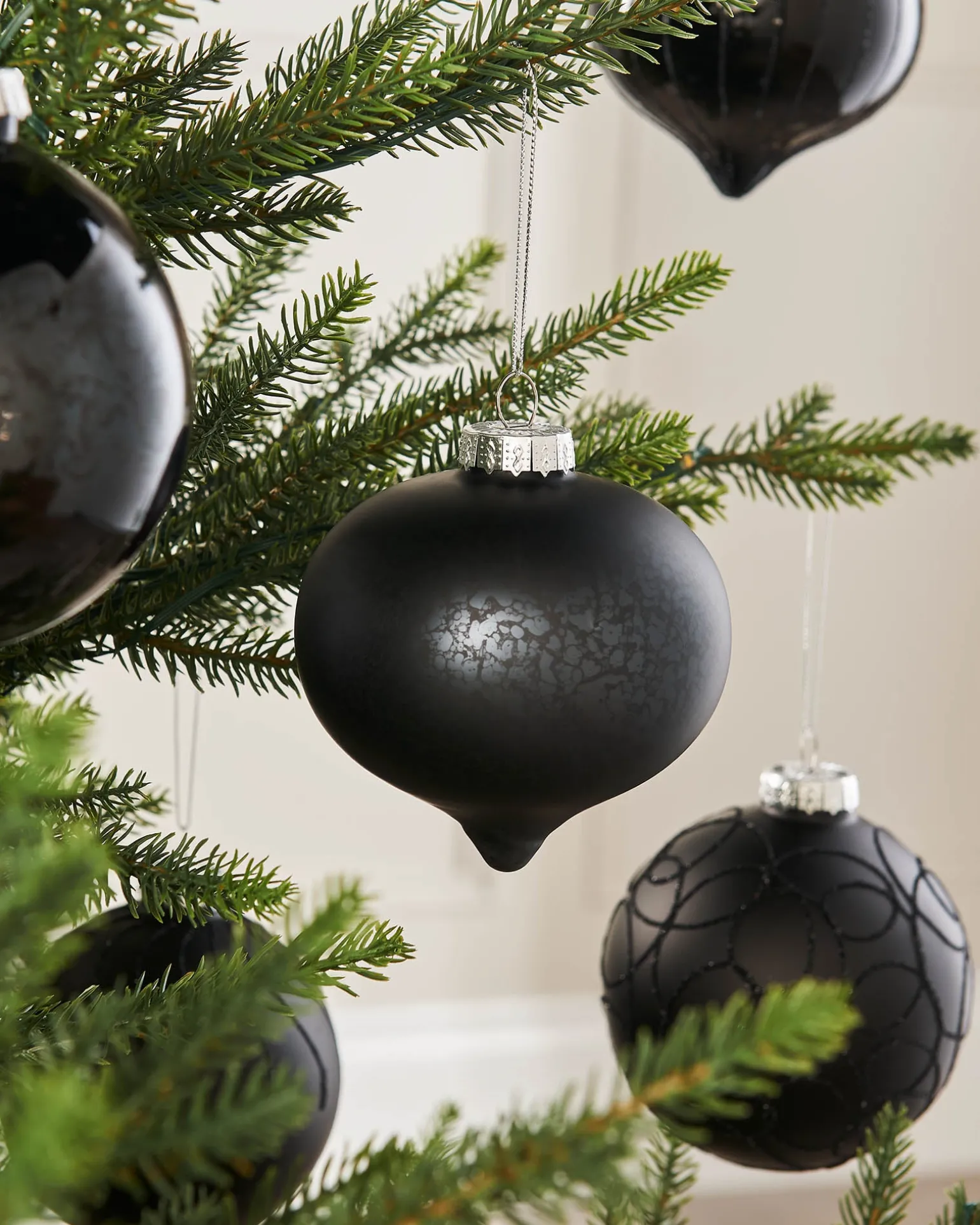 WeRChristmas Black Glass Baubles, 6 Pack, 10 Cm^ Glass Baubles