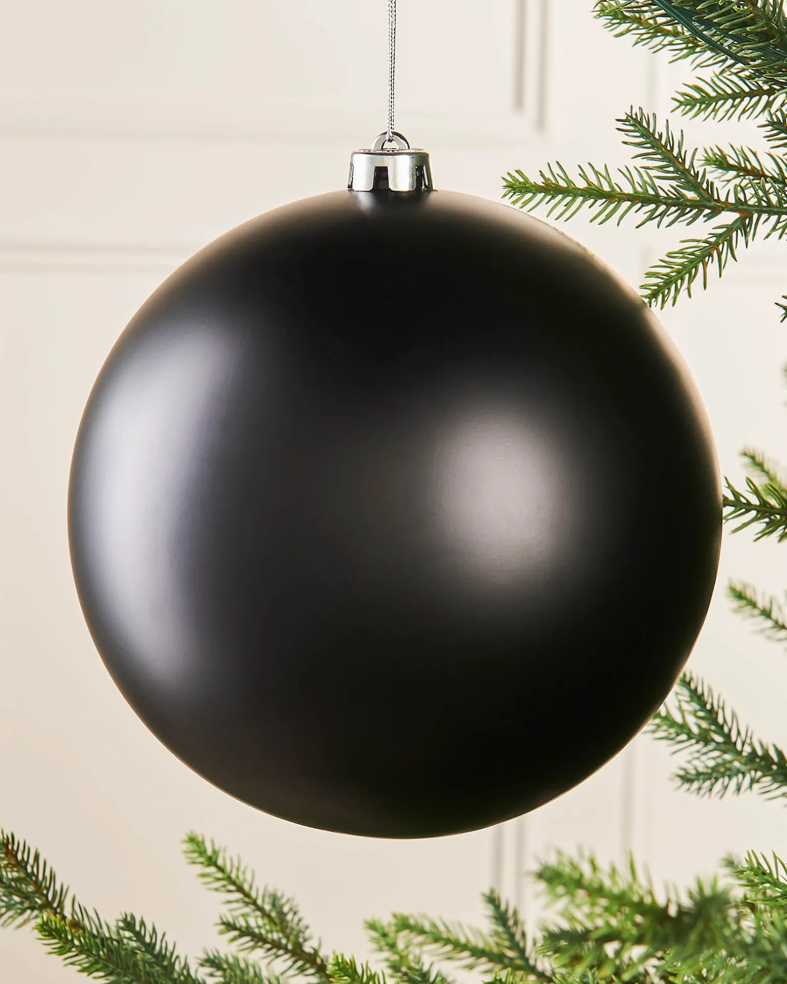 WeRChristmas Black Large Matt Shatterproof Bauble, 20 Cm^ Oversized Baubles|Shatterproof Baubles