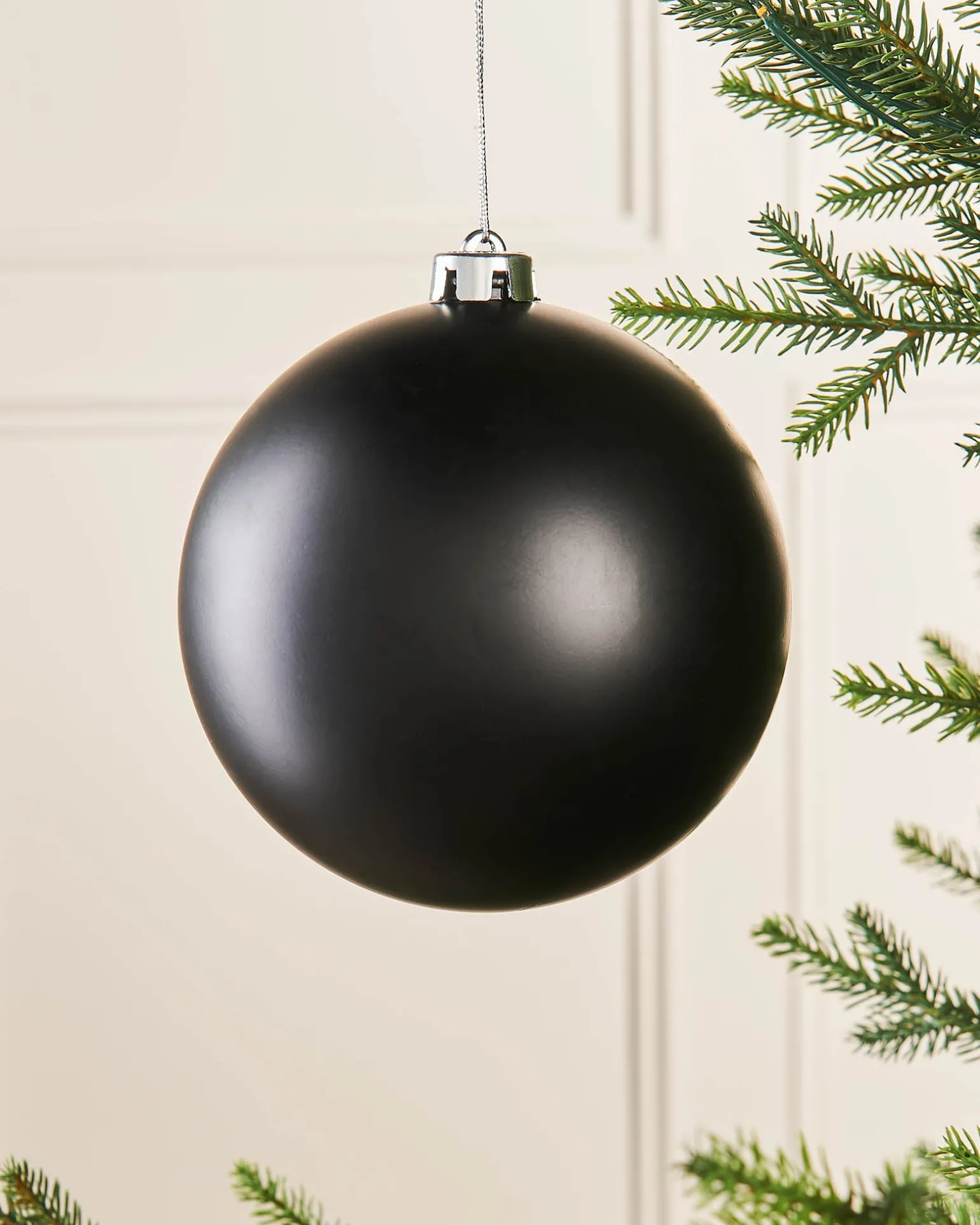 WeRChristmas Black Large Matt Shatterproof Bauble, 15 Cm^ Oversized Baubles|Shatterproof Baubles