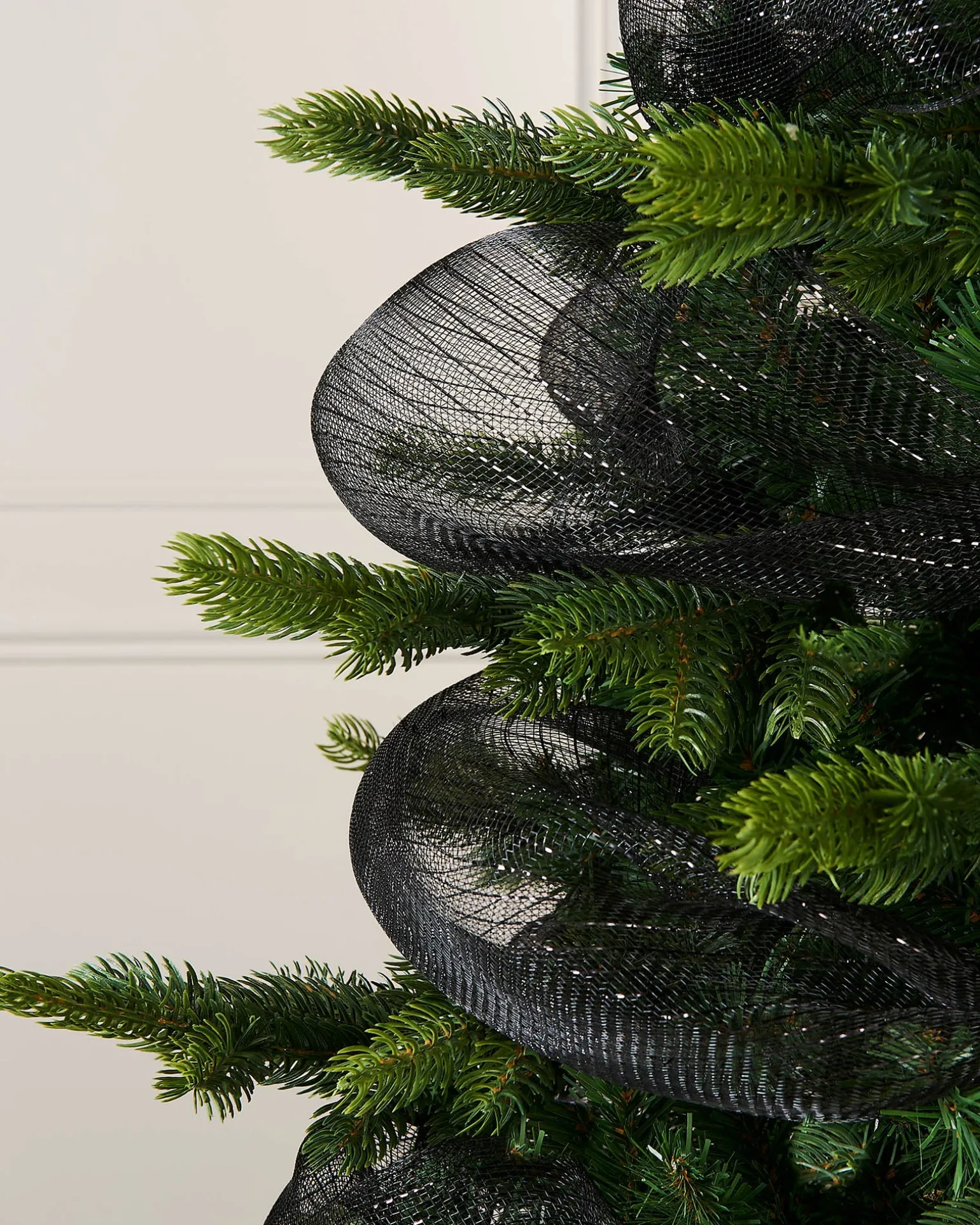 WeRChristmas Black Mesh With Black Foil, 9 M^ Deco Mesh