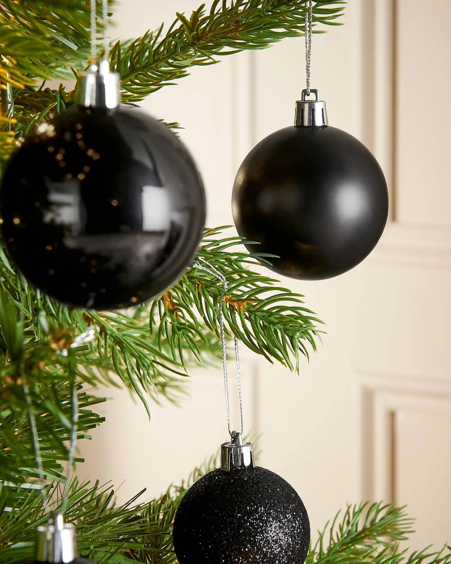 WeRChristmas Black Shatterproof Bauble, 50 Pack^ Shatterproof Baubles