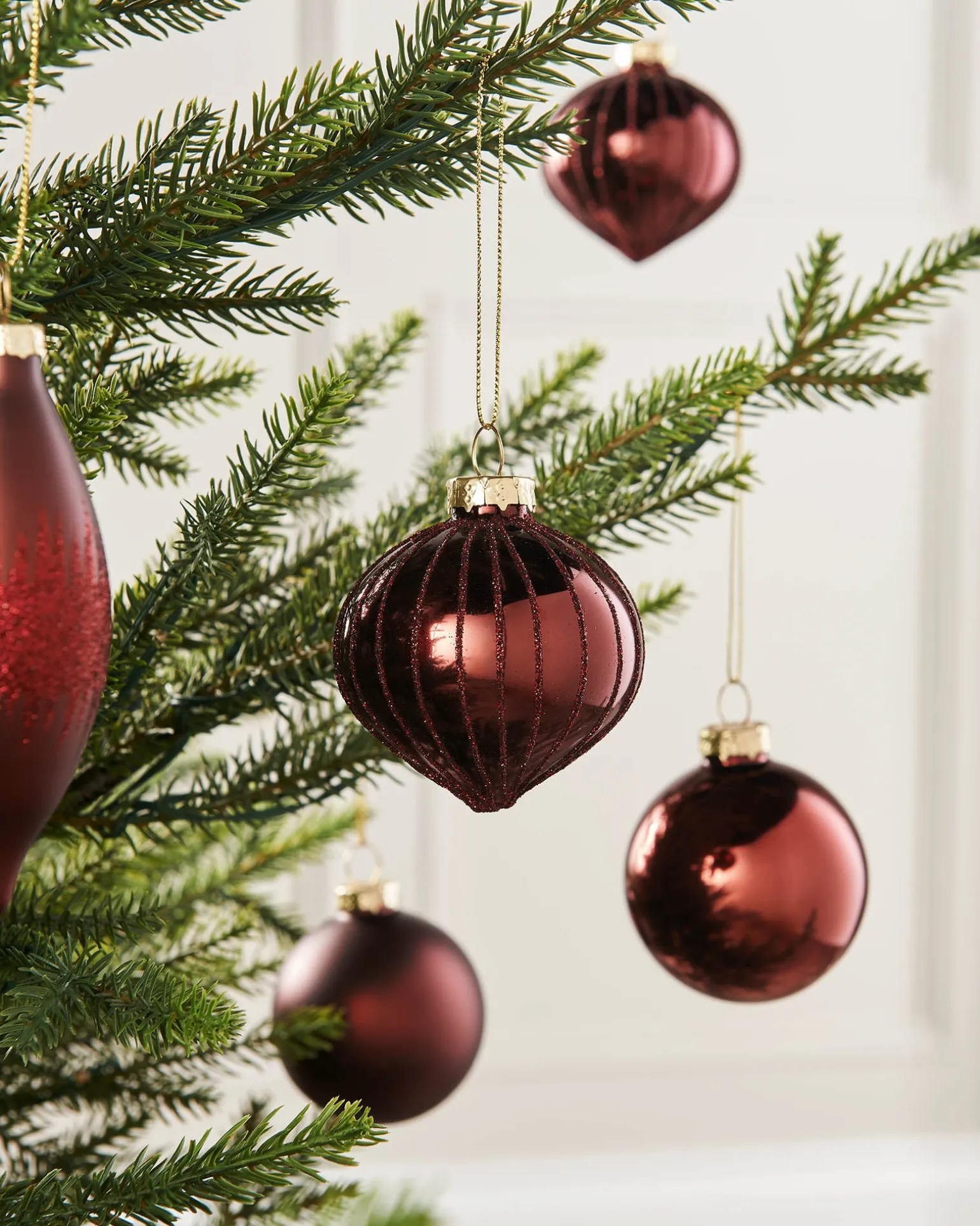 WeRChristmas Burgundy Glass Baubles, 20 Pack^ Glass Baubles