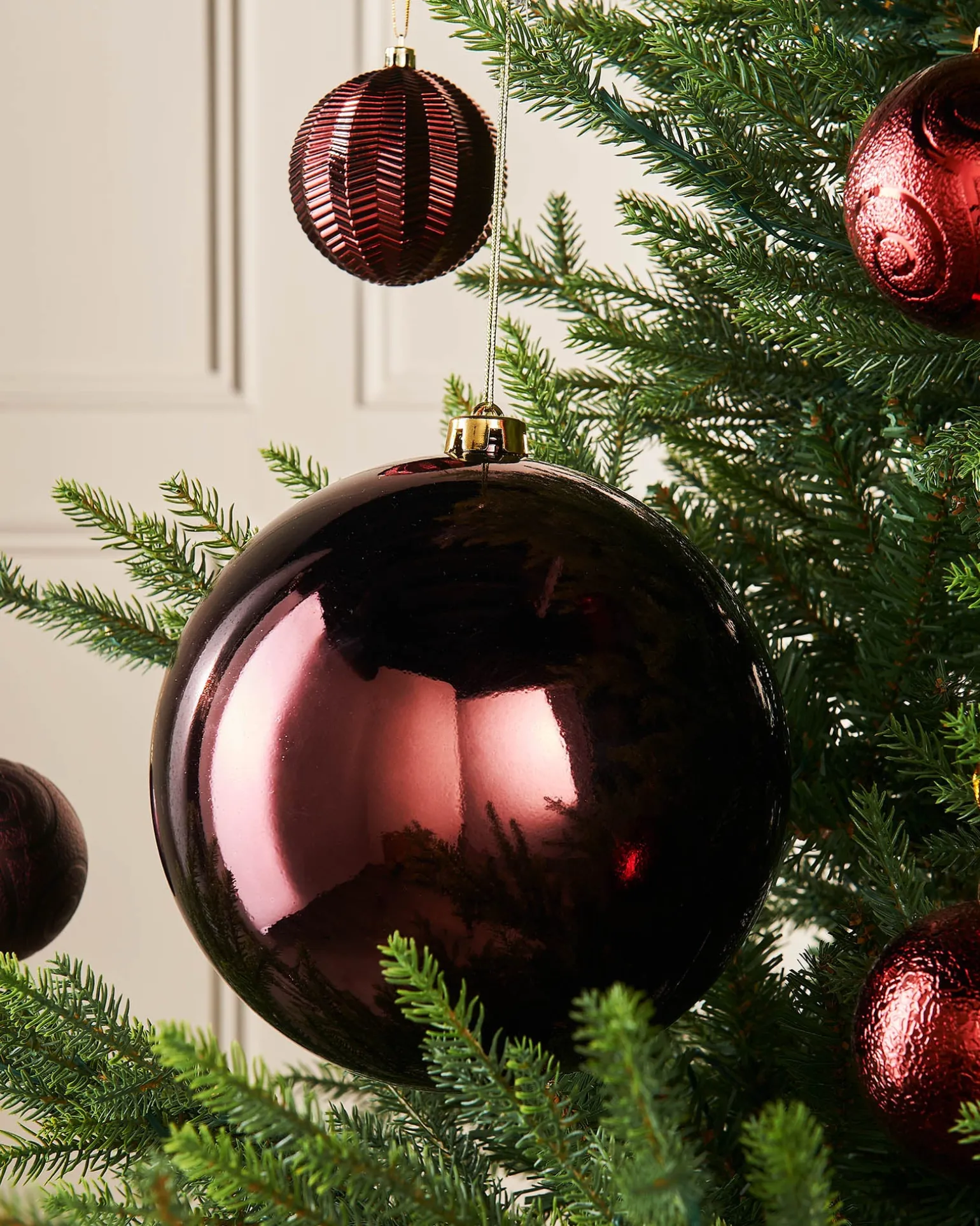 WeRChristmas Burgundy Large Gloss Shatterproof Bauble, 20 Cm^ Oversized Baubles|Shatterproof Baubles