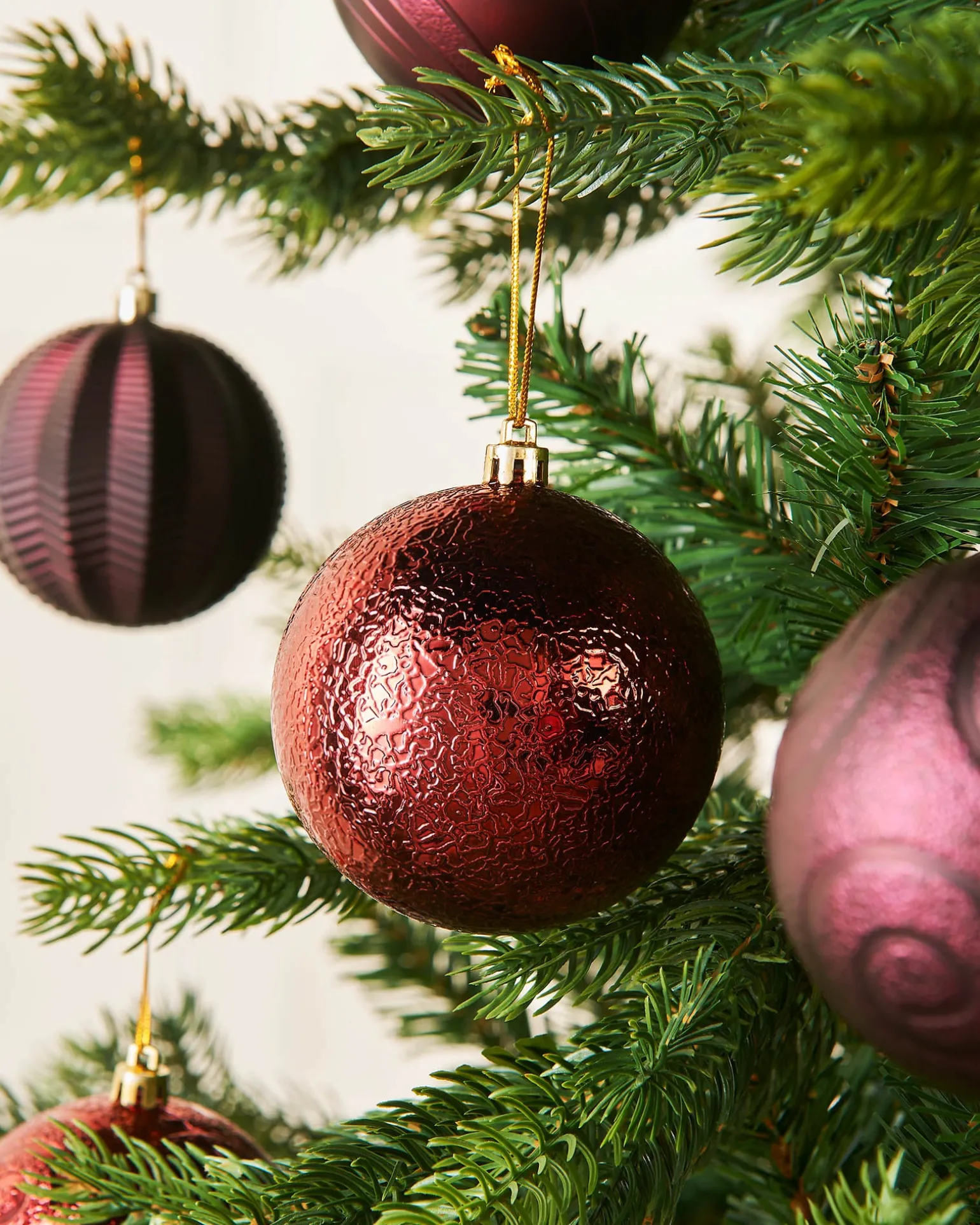 WeRChristmas Burgundy Shatterproof Baubles, 16 Pack, 8 Cm^ Shatterproof Baubles