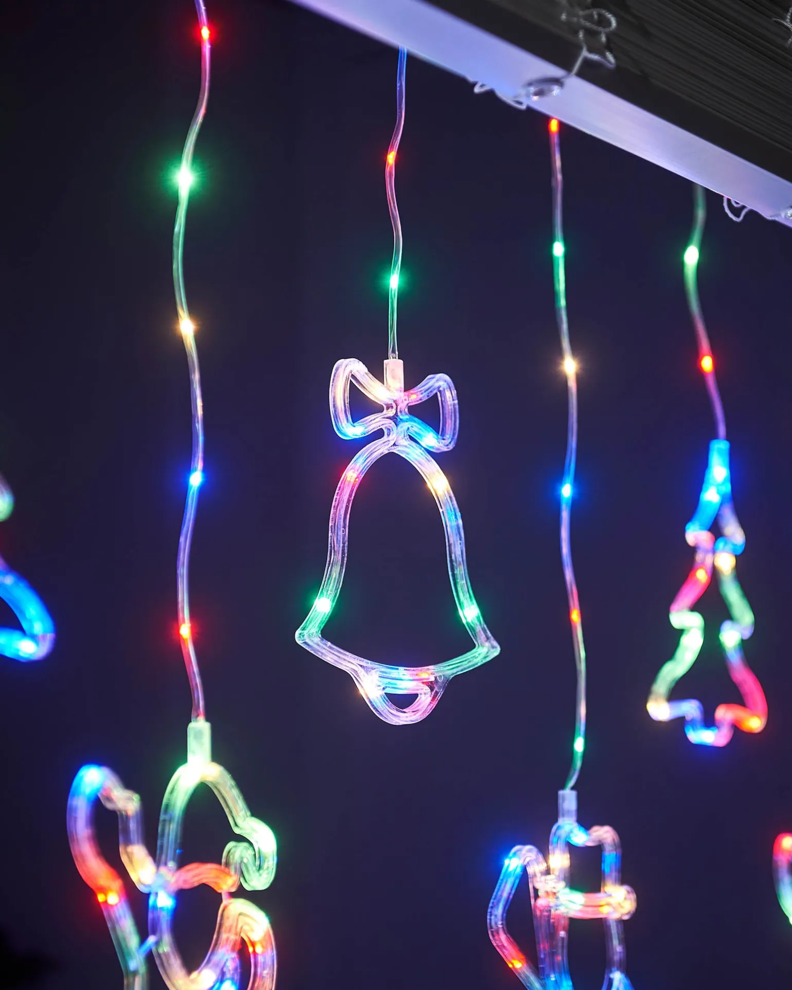 WeRChristmas Character Silhouette Curtain Light, 2.1 M^ Window Silhouettes|Curtain & Net Lights