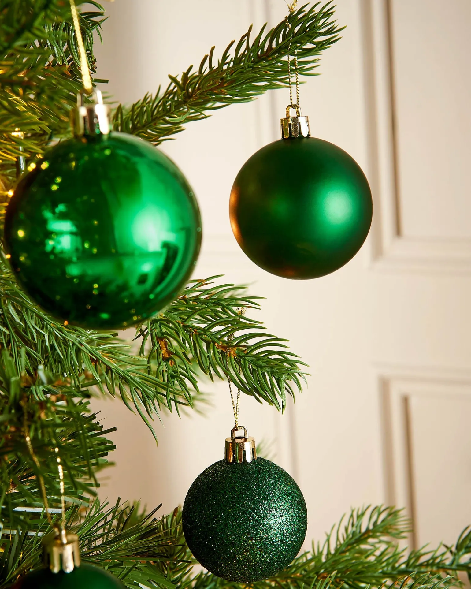WeRChristmas Christmas Green Shatterproof Bauble, 50 Pack^ Shatterproof Baubles