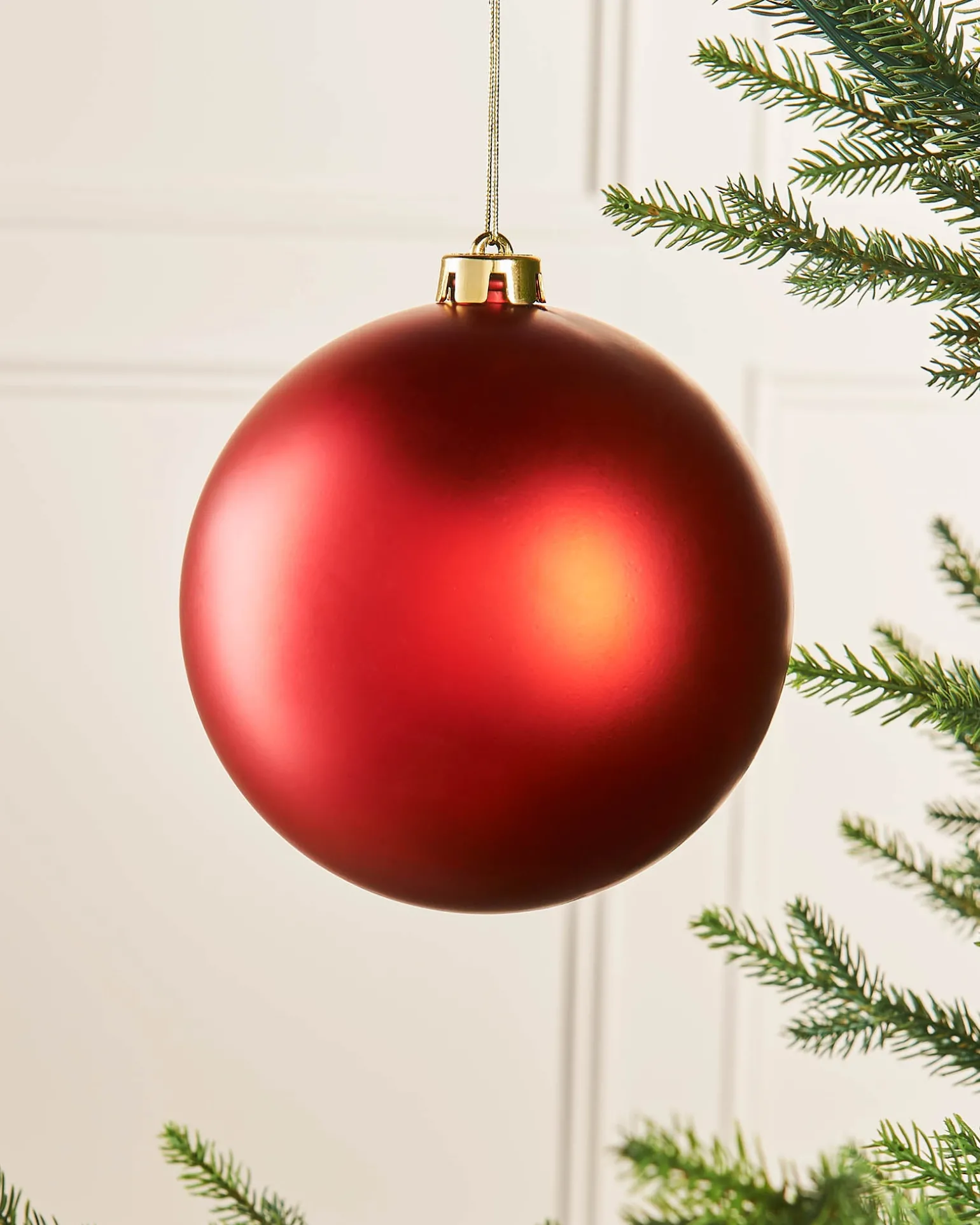 WeRChristmas Christmas Red Large Matt Shatterproof Bauble, 15 Cm^ Oversized Baubles|Shatterproof Baubles
