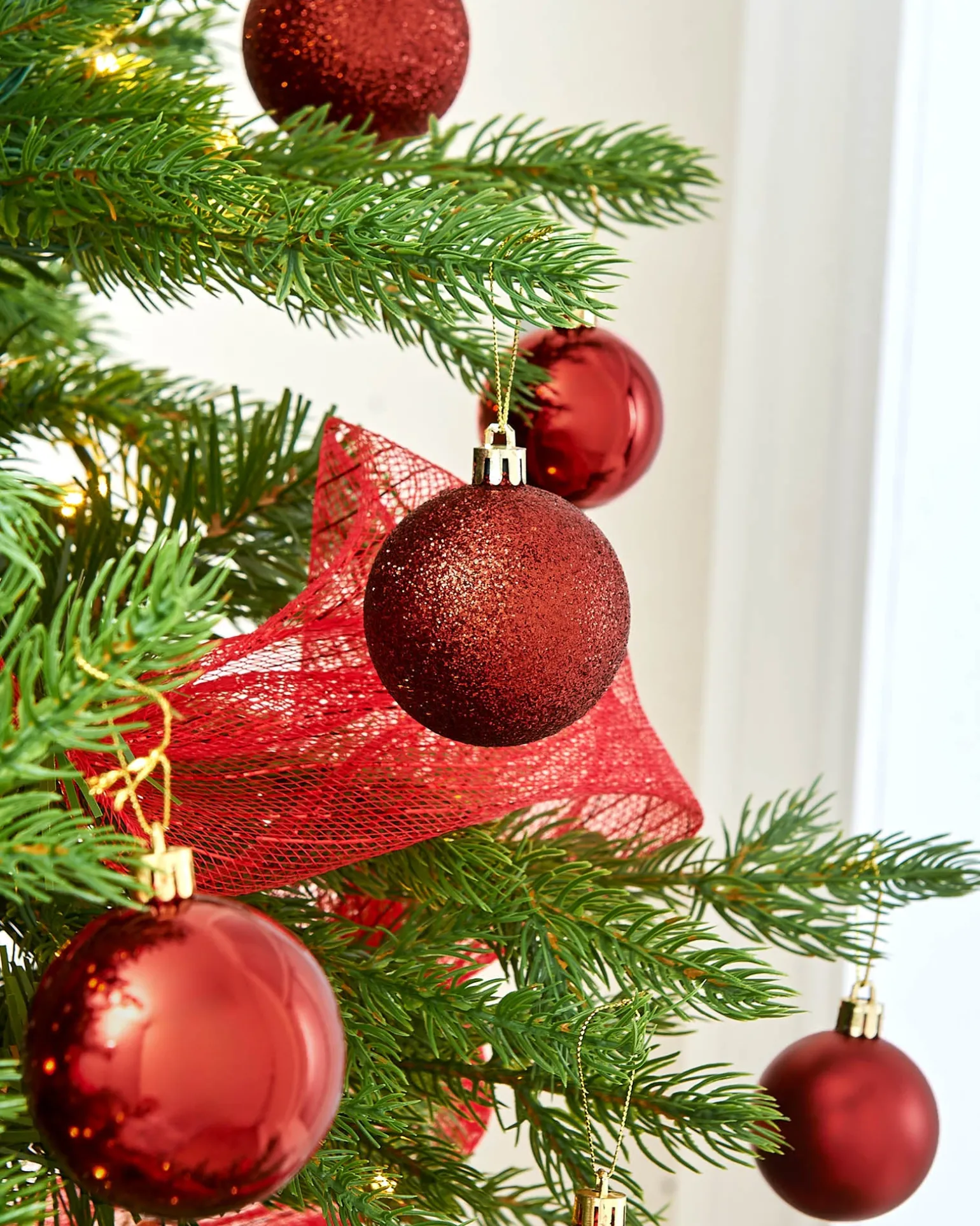 WeRChristmas Christmas Red Shatterproof Bauble, 50 Pack^ Shatterproof Baubles