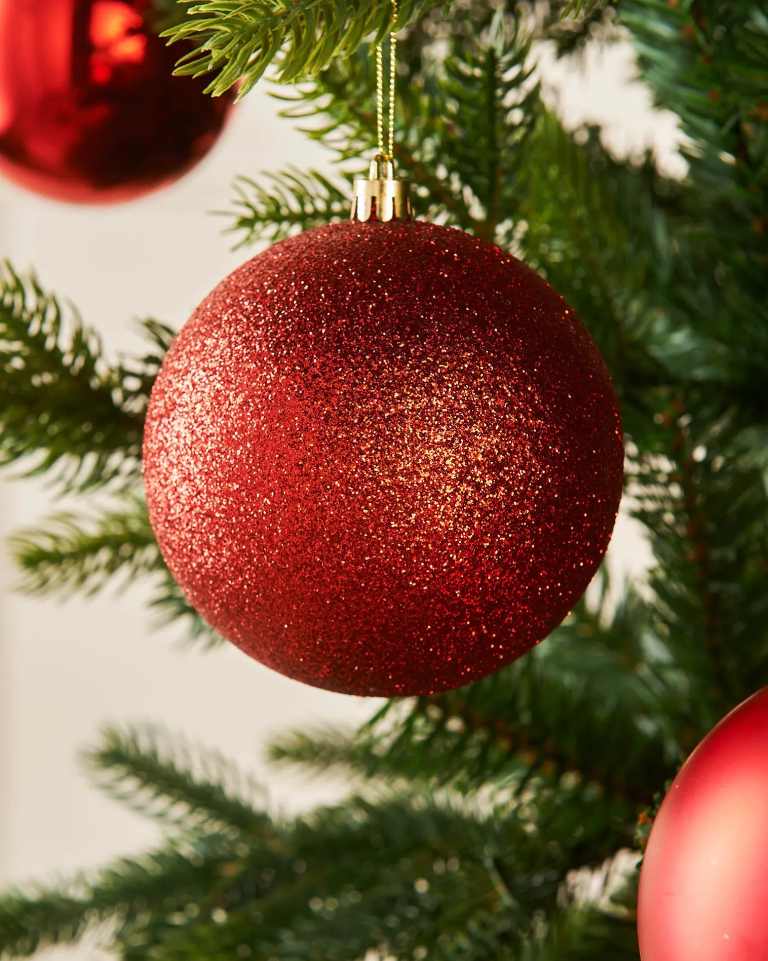 WeRChristmas Christmas Red Shatterproof Baubles, 16 Pack, 8 Cm^ Shatterproof Baubles