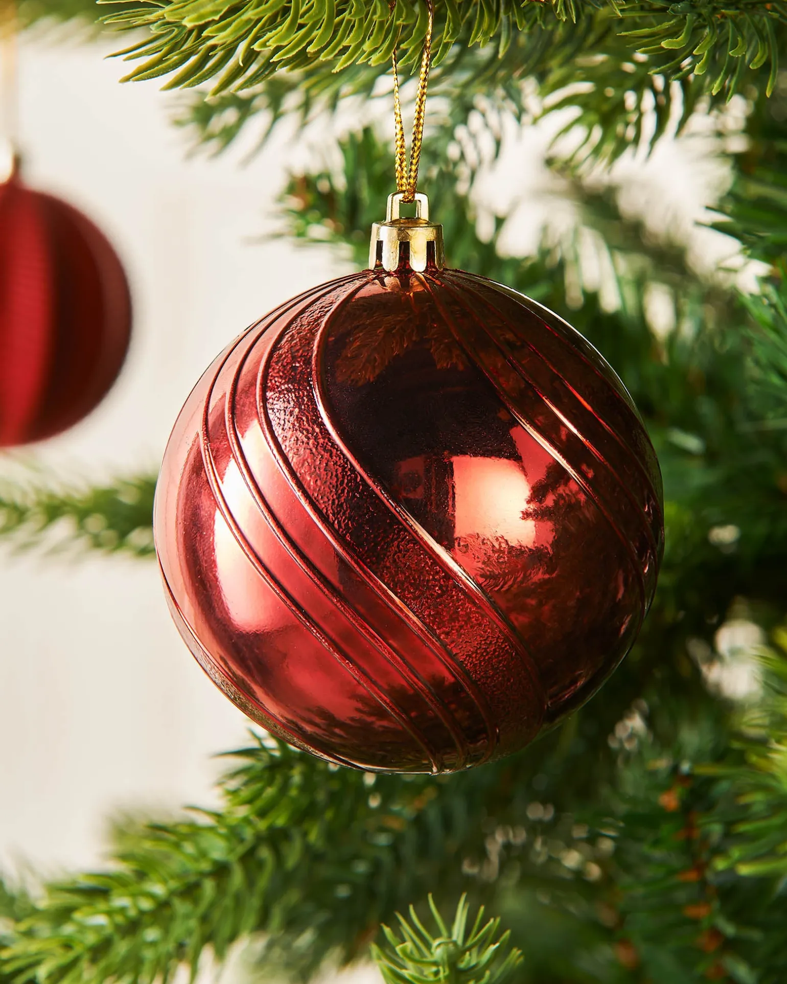 WeRChristmas Christmas Red Shatterproof Baubles, 16 Pack, 8 Cm^ Shatterproof Baubles