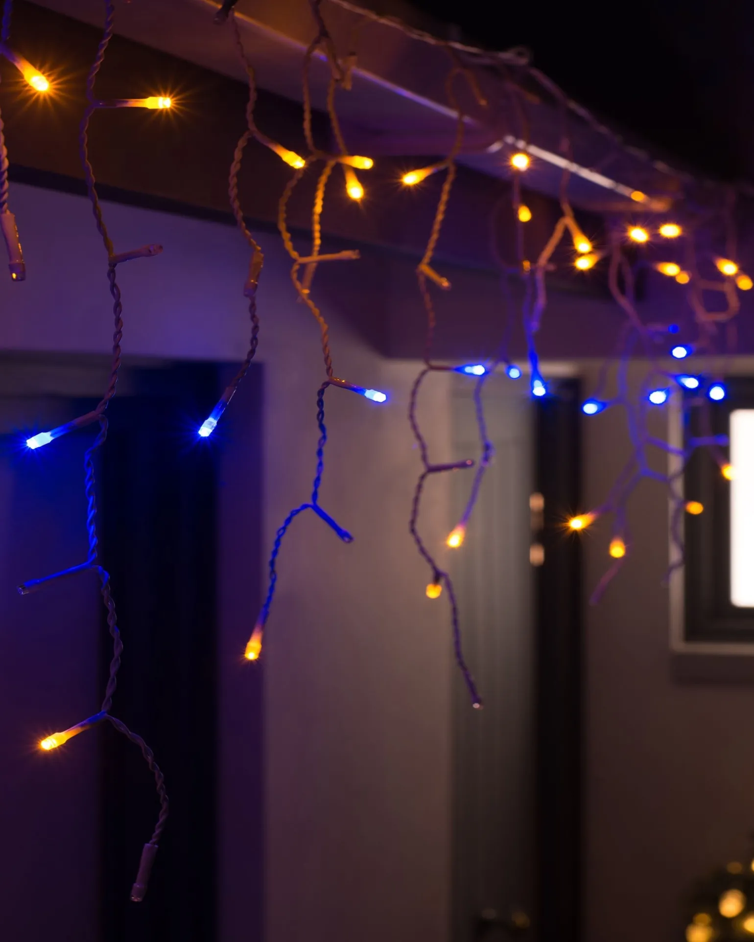 WeRChristmas Connectable Icicle 240 LED Christmas Lights, Multi-Coloured^ Connectable Lights