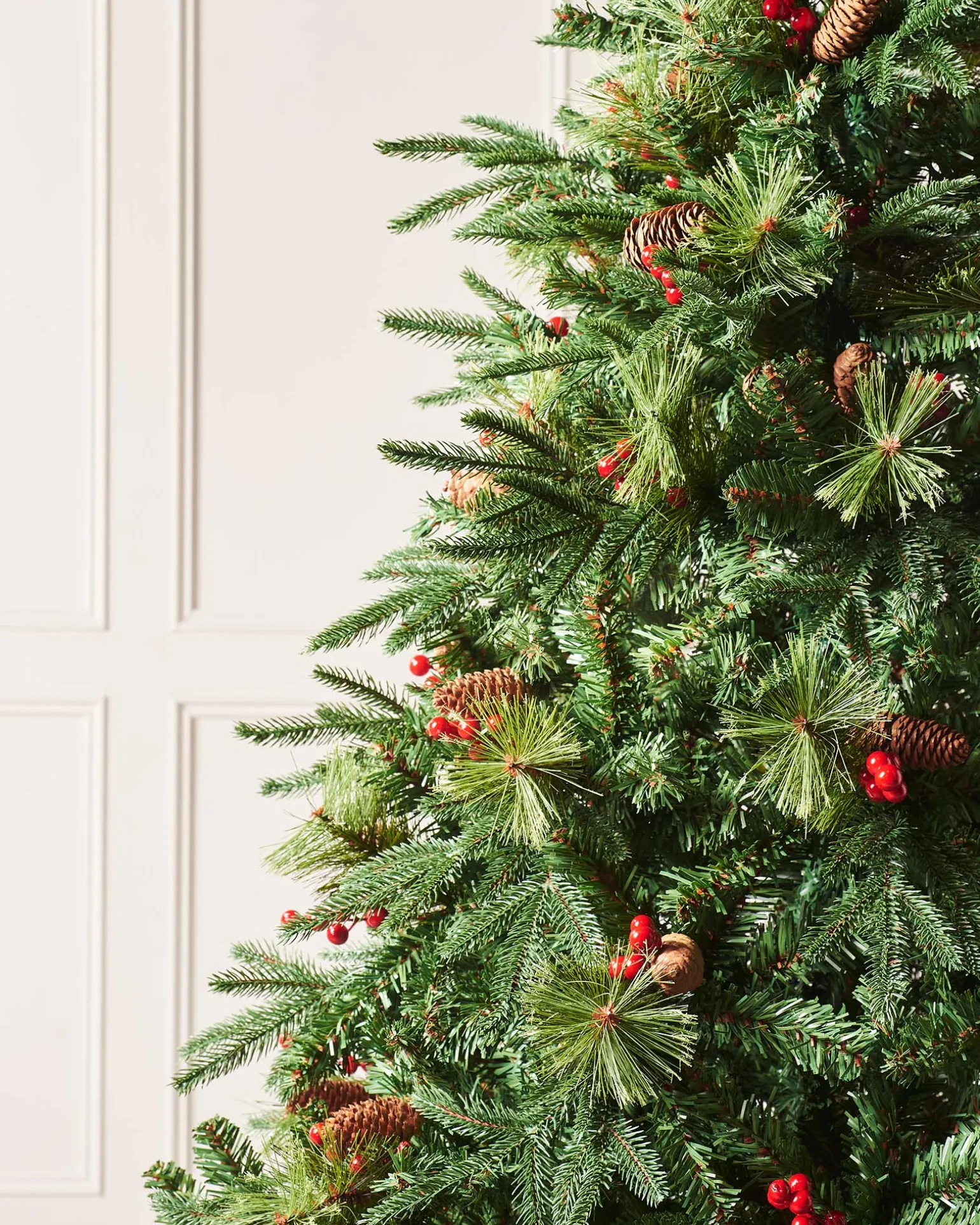 WeRChristmas Decorated Mixed Tip Berries & Pinecones Christmas Tree, 6 Ft^ Premium Christmas Trees|Unlit Christmas Trees