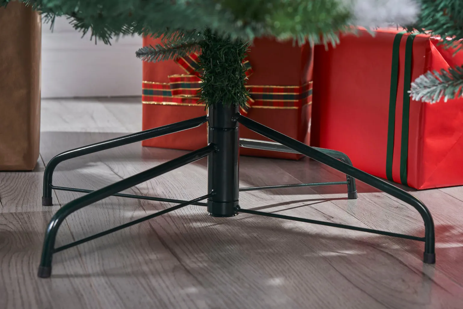 WeRChristmas Evergreen Snow Flocked Tip Christmas Tree, 6 Ft^ Premium Christmas Trees|Budget Christmas Trees