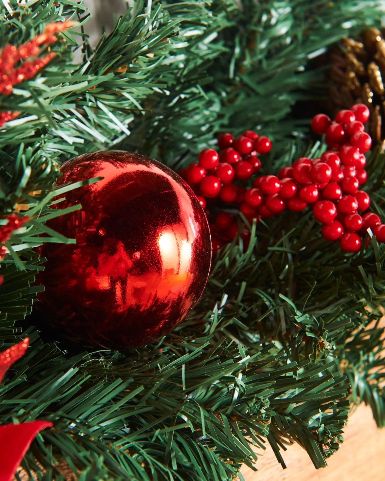 WeRChristmas Extra Thick Decorated Garland, Red/Gold, 9 Ft^ Decorated Garlands|Pre Lit Garlands