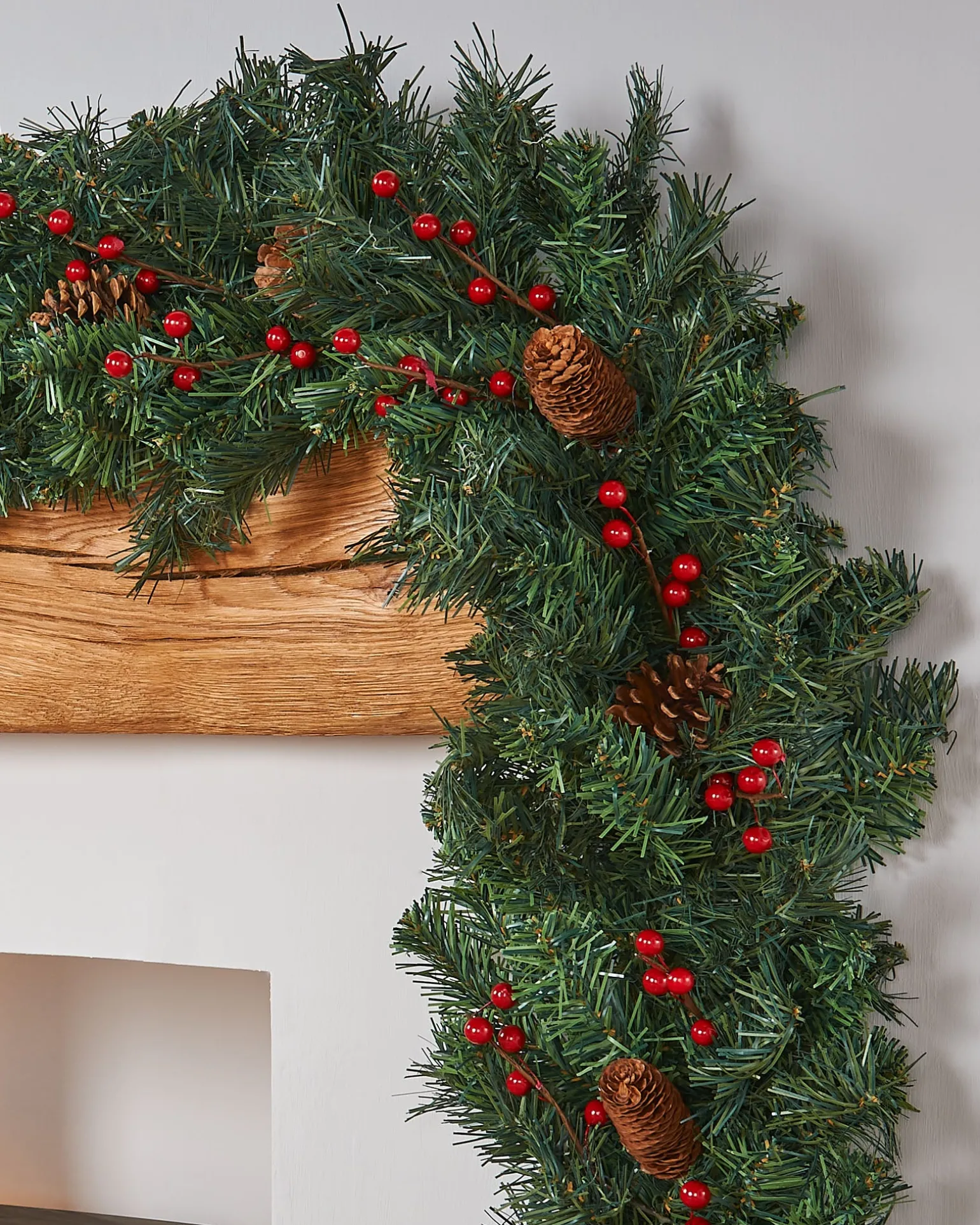 WeRChristmas Extra Thick Mixed Pine Garland, Pinecones & Berries, 9 Ft^ Decorated Garlands