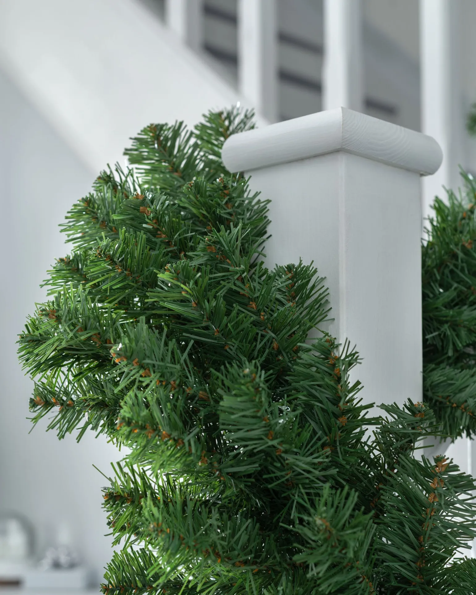 WeRChristmas Extra Thick Pine Garland, Green, 9 Ft^ Plain Garlands