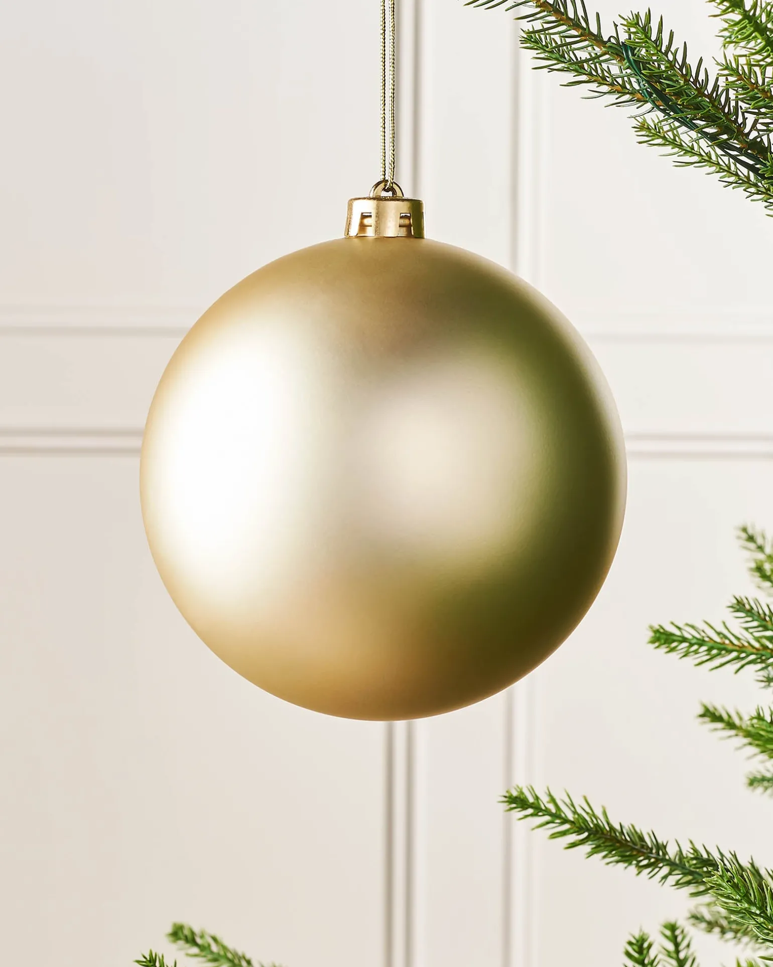 WeRChristmas Gold Large Matt Shatterproof Bauble, 15 Cm^ Oversized Baubles|Shatterproof Baubles