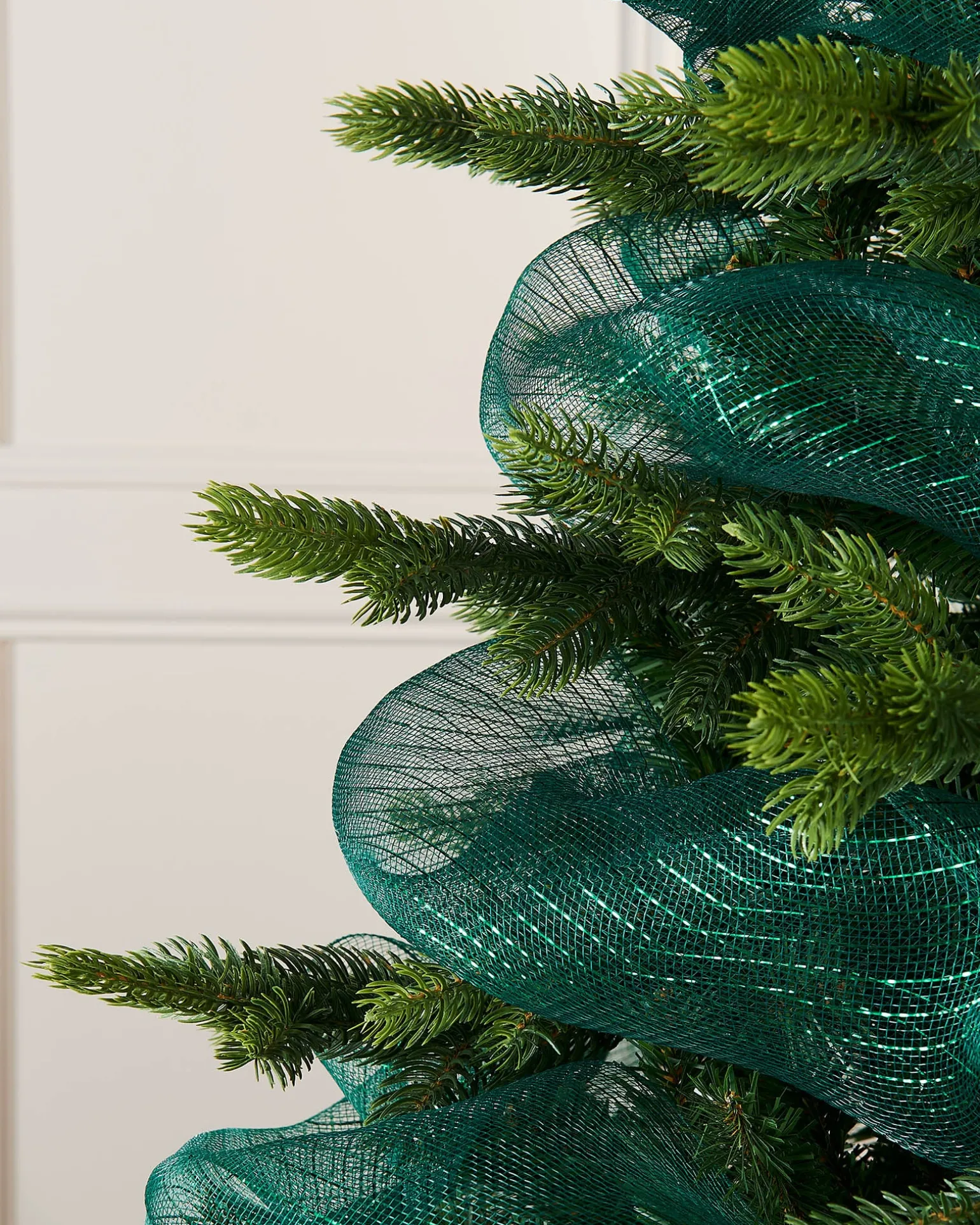 WeRChristmas Green Mesh With Green Foil, 9 M^ Deco Mesh