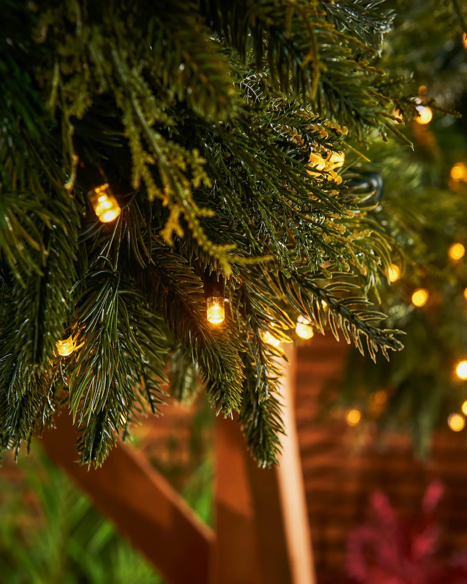 WeRChristmas LINK PRO Connectable Pre-Lit Natural Fir Garland, 3 M^ Link Pro|Plain Garlands