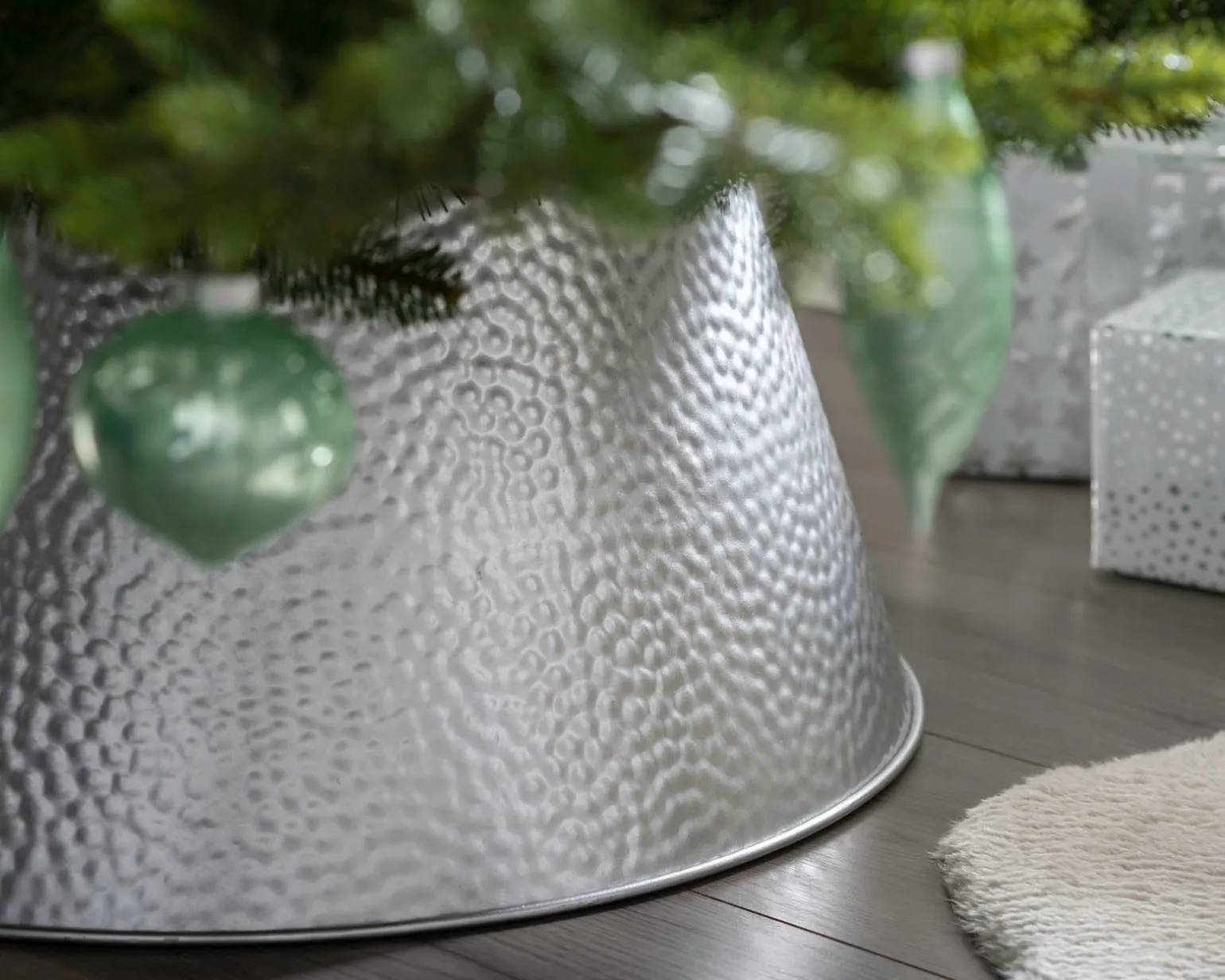 WeRChristmas Metal Tin Tree Collar, Silver, 55 Cm^ Skirts & Collars