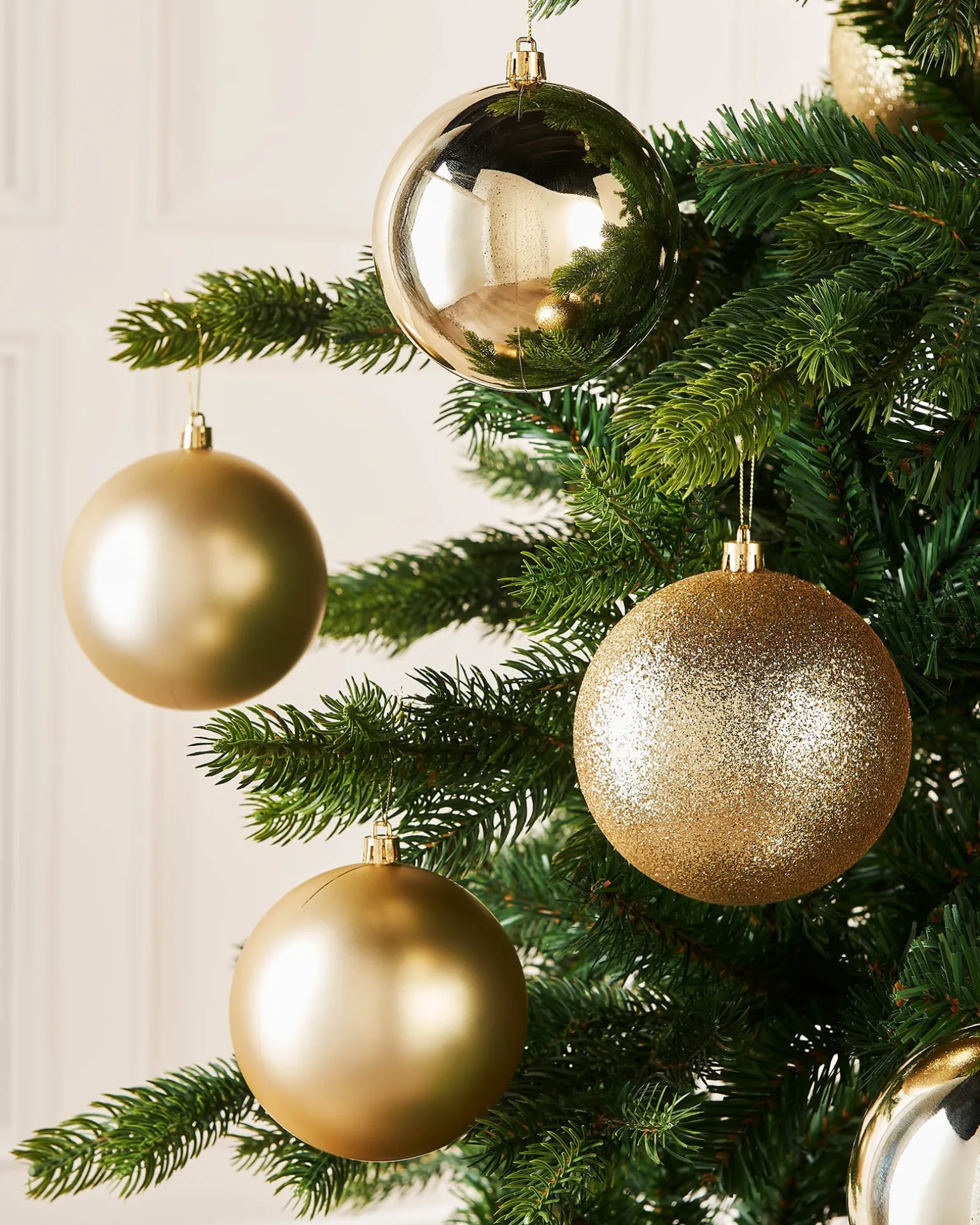 WeRChristmas Pale Gold Shatterproof Baubles, 9 Pack, 10 Cm^ Oversized Baubles|Shatterproof Baubles