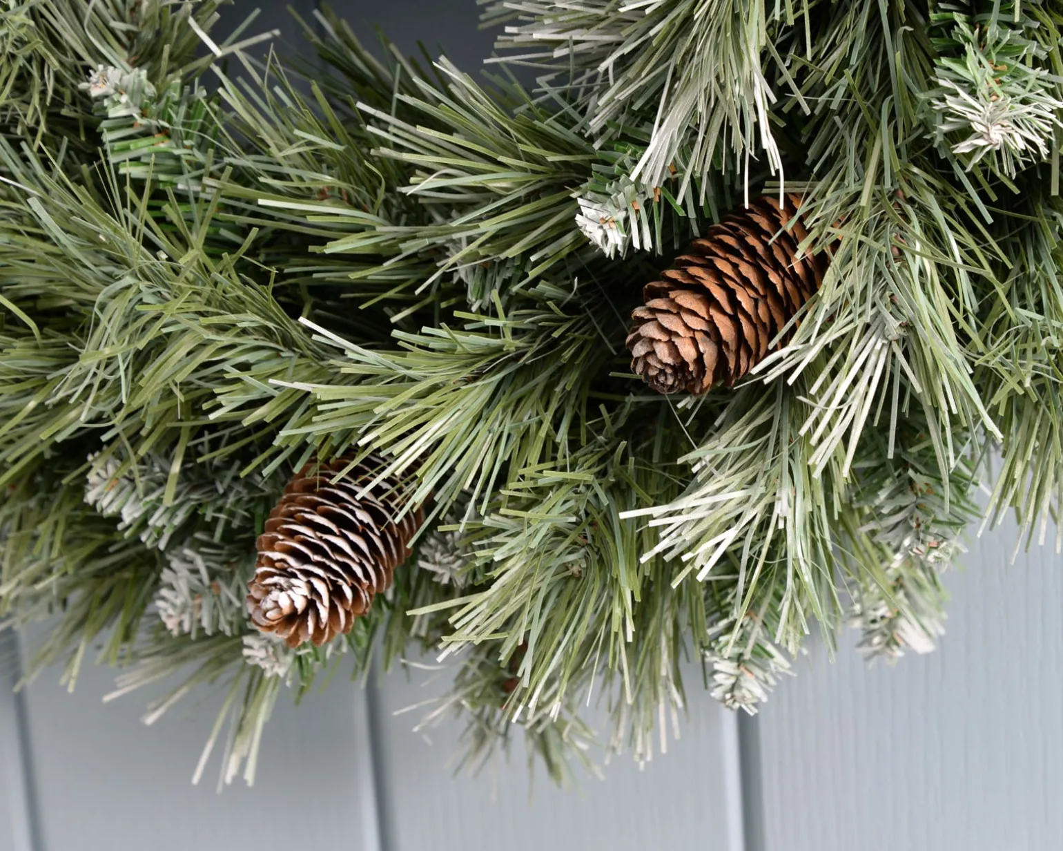 WeRChristmas Pre-Decorated Frosted Scandinavian Blue Spruce Wreath, 50 Cm^ Decorated Wreaths