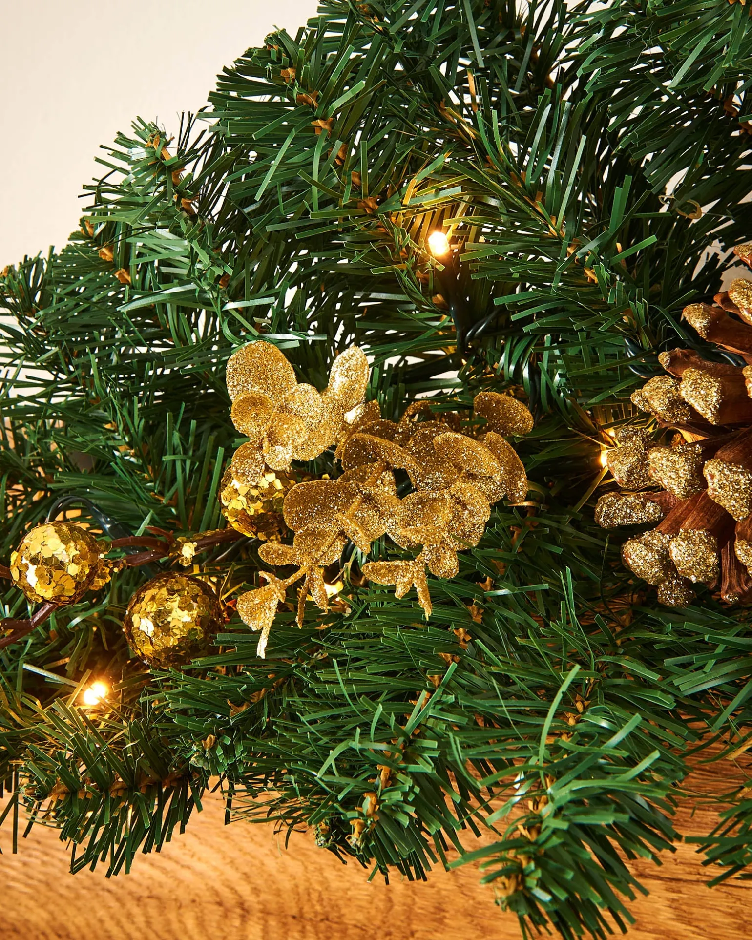 WeRChristmas Pre-Lit Decorated Arch Garland, Cream/Gold, 3 Ft^ Decorated Garlands|Pre Lit Garlands