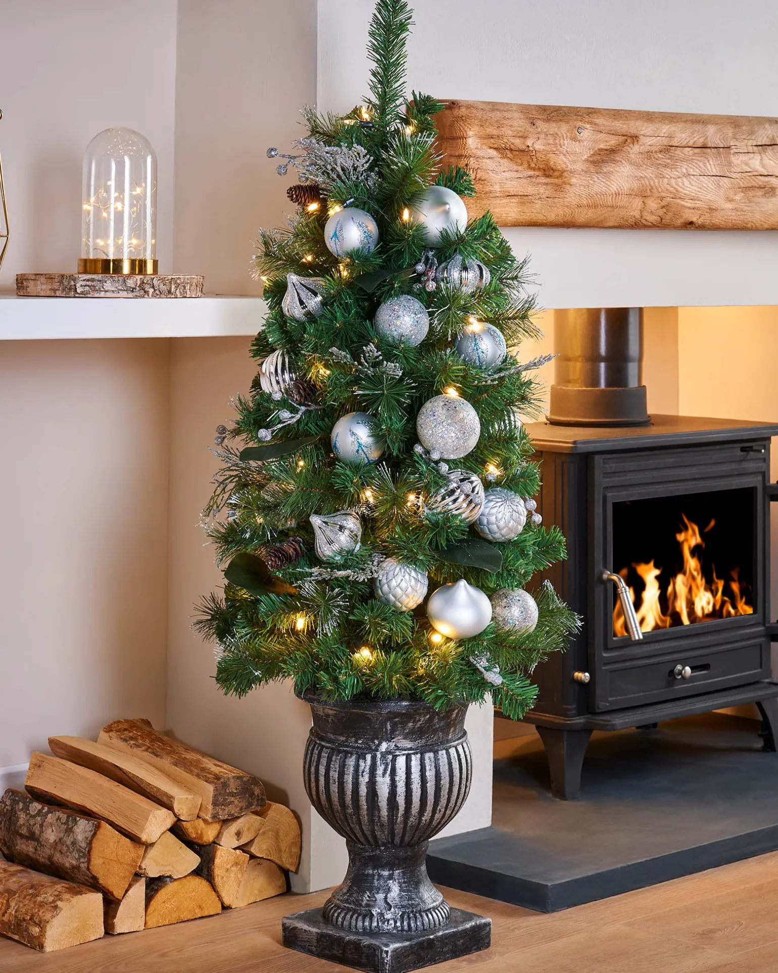 WeRChristmas Pre-Lit Decorated Christmas Tree, 4 Ft^ Budget Christmas Trees|Potted Christmas Trees
