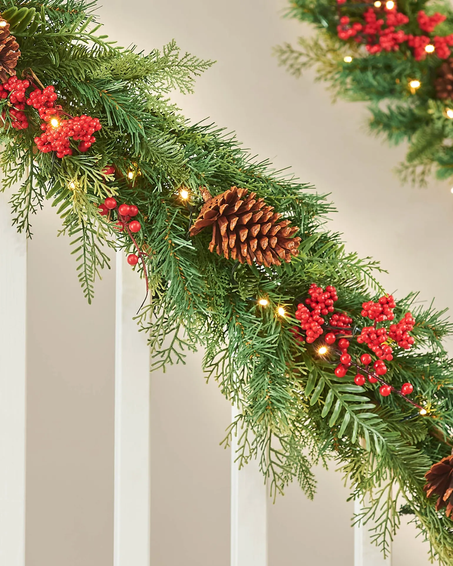 WeRChristmas Pre-Lit Decorated Garland, Pinecones & Berries, 9 Ft^ Decorated Garlands|Pre Lit Garlands