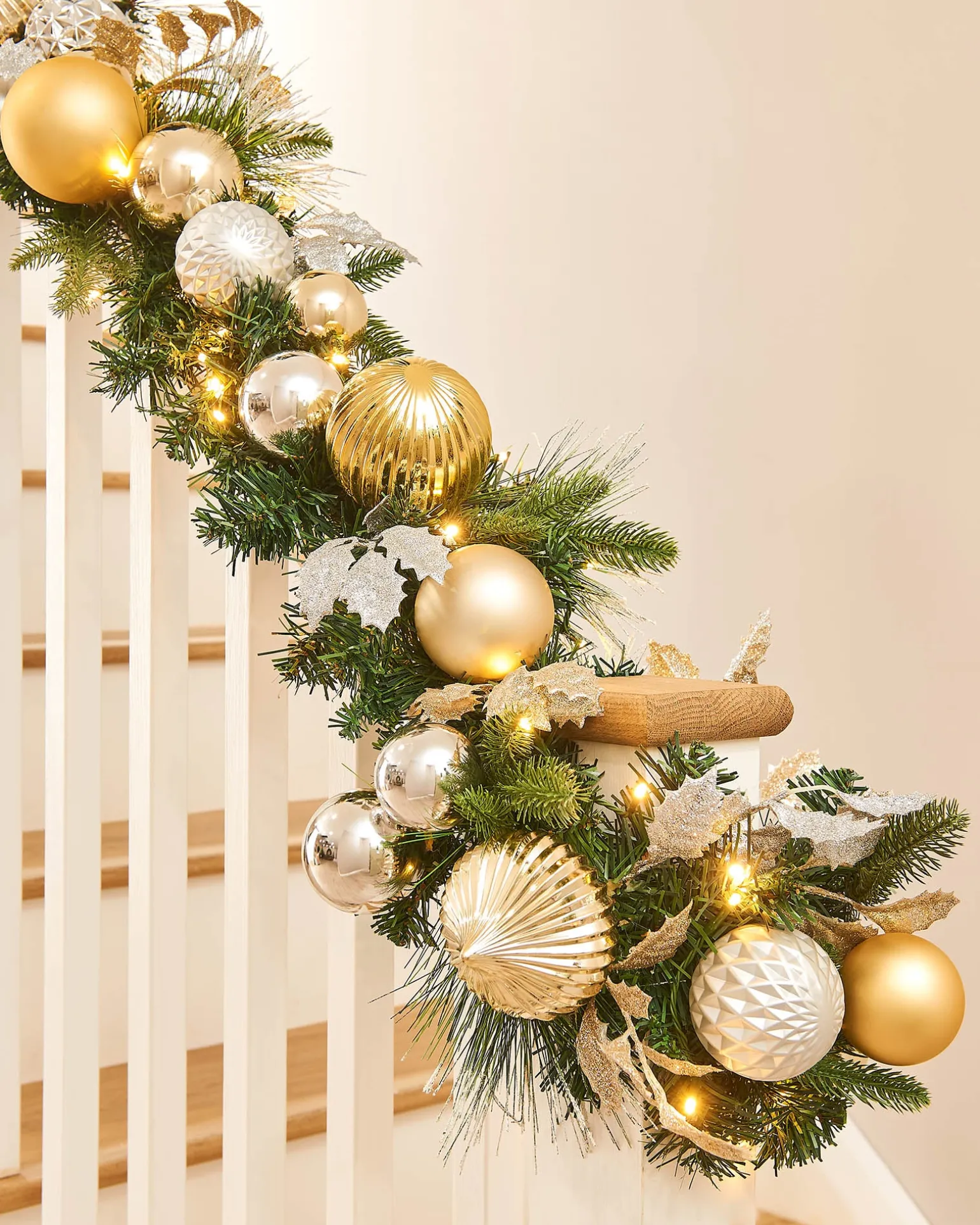 WeRChristmas Pre-Lit Decorated Garland, Silver/Champagne/Gold, 9 Ft^ Decorated Garlands|Pre Lit Garlands
