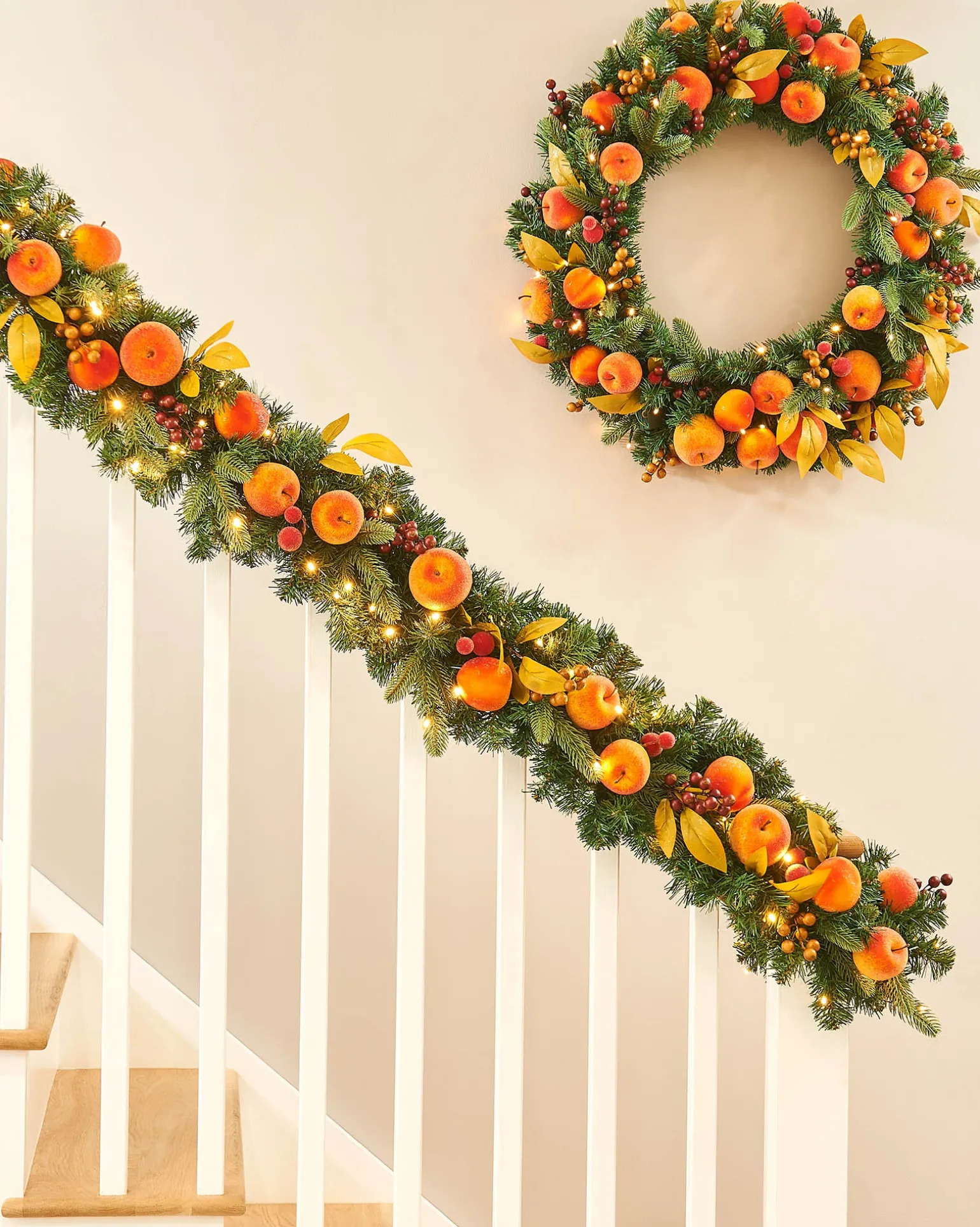 WeRChristmas Pre-Lit Decorated Garland, Apples & Peaches, 9 Ft^ Decorated Garlands|Pre Lit Garlands