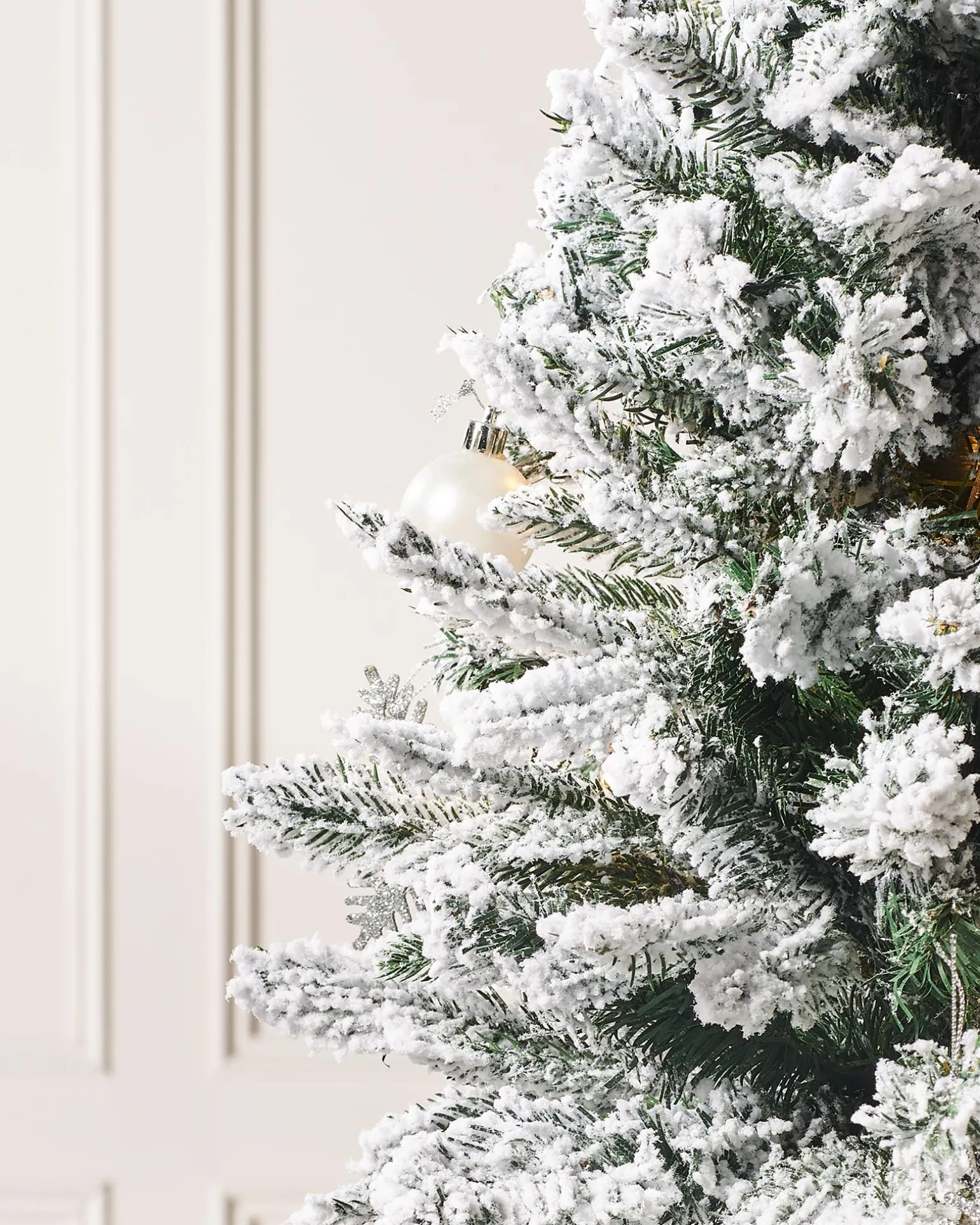 WeRChristmas Pre-Lit Decorated Snow Flocked Pop-Up Christmas Tree, 6 Ft^ Budget Christmas Trees|Snow Flocked Christmas Trees