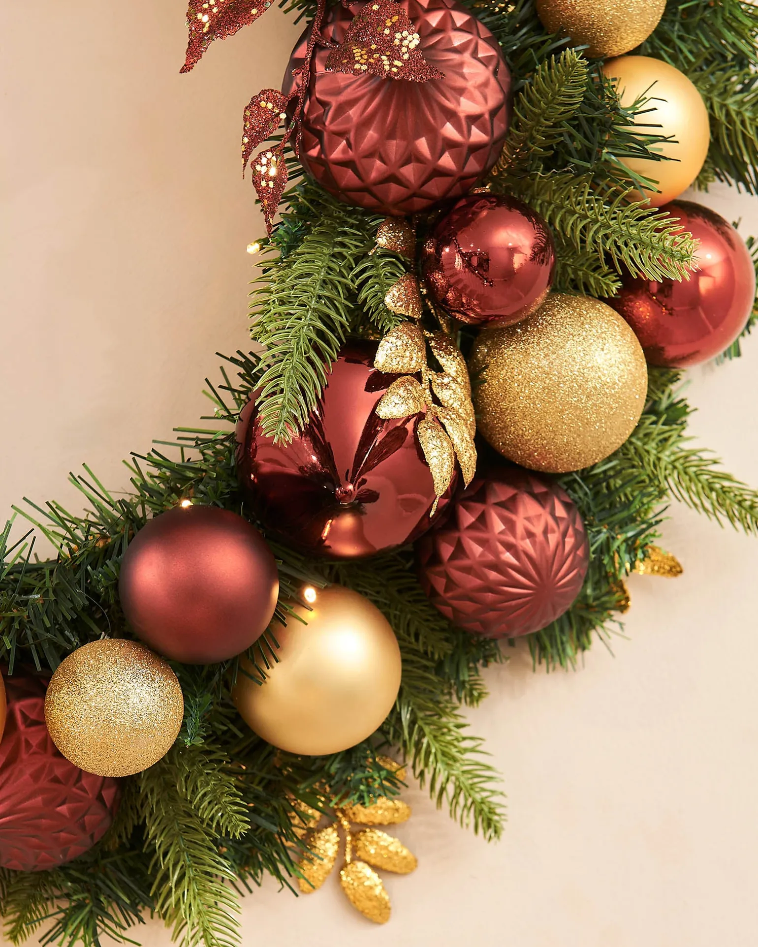 WeRChristmas Pre-Lit Decorated Wreath, Burgundy/Gold, 76 Cm^ Decorated Wreaths|Pre Lit Wreaths