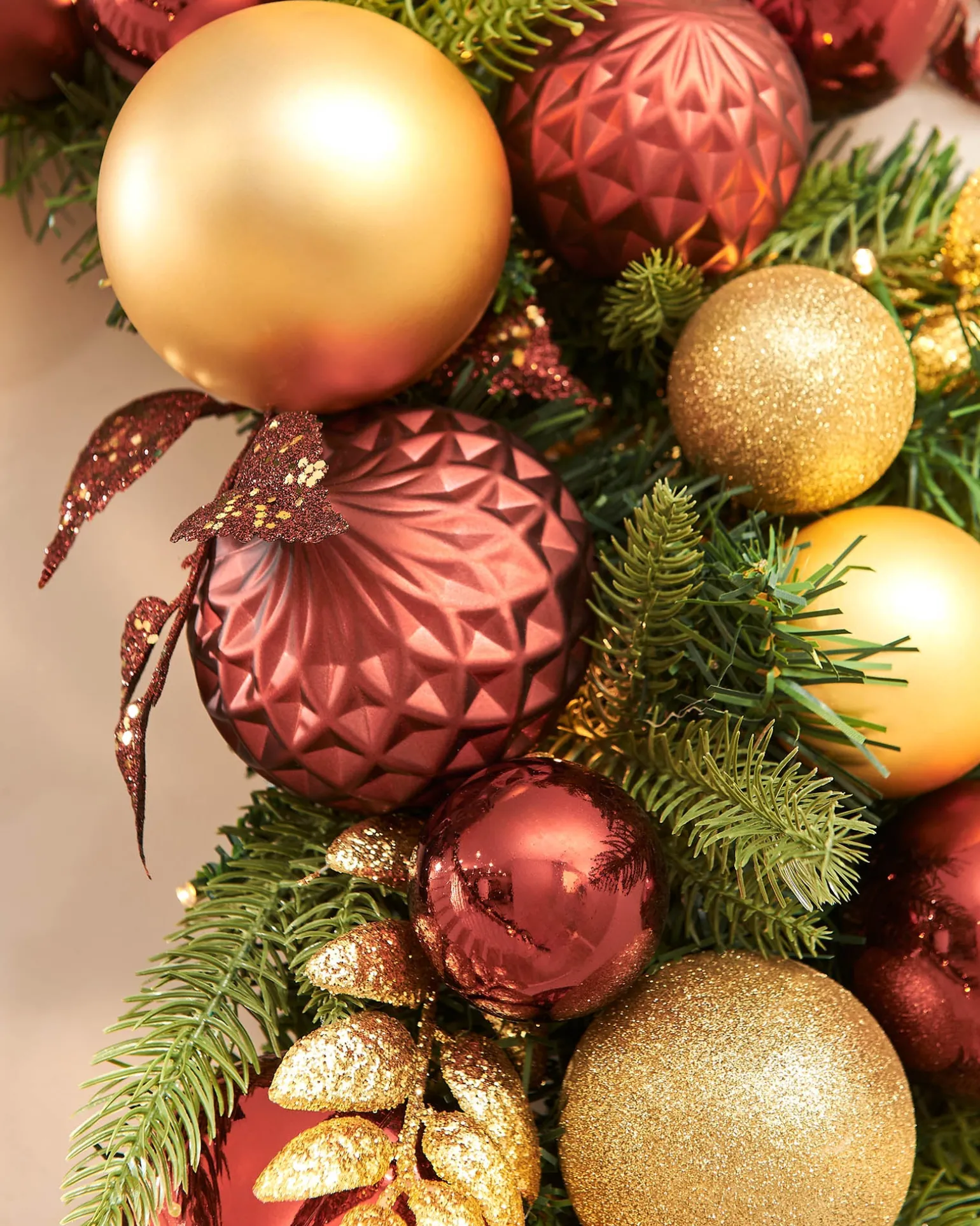 WeRChristmas Pre-Lit Decorated Wreath, Burgundy/Gold, 76 Cm^ Decorated Wreaths|Pre Lit Wreaths