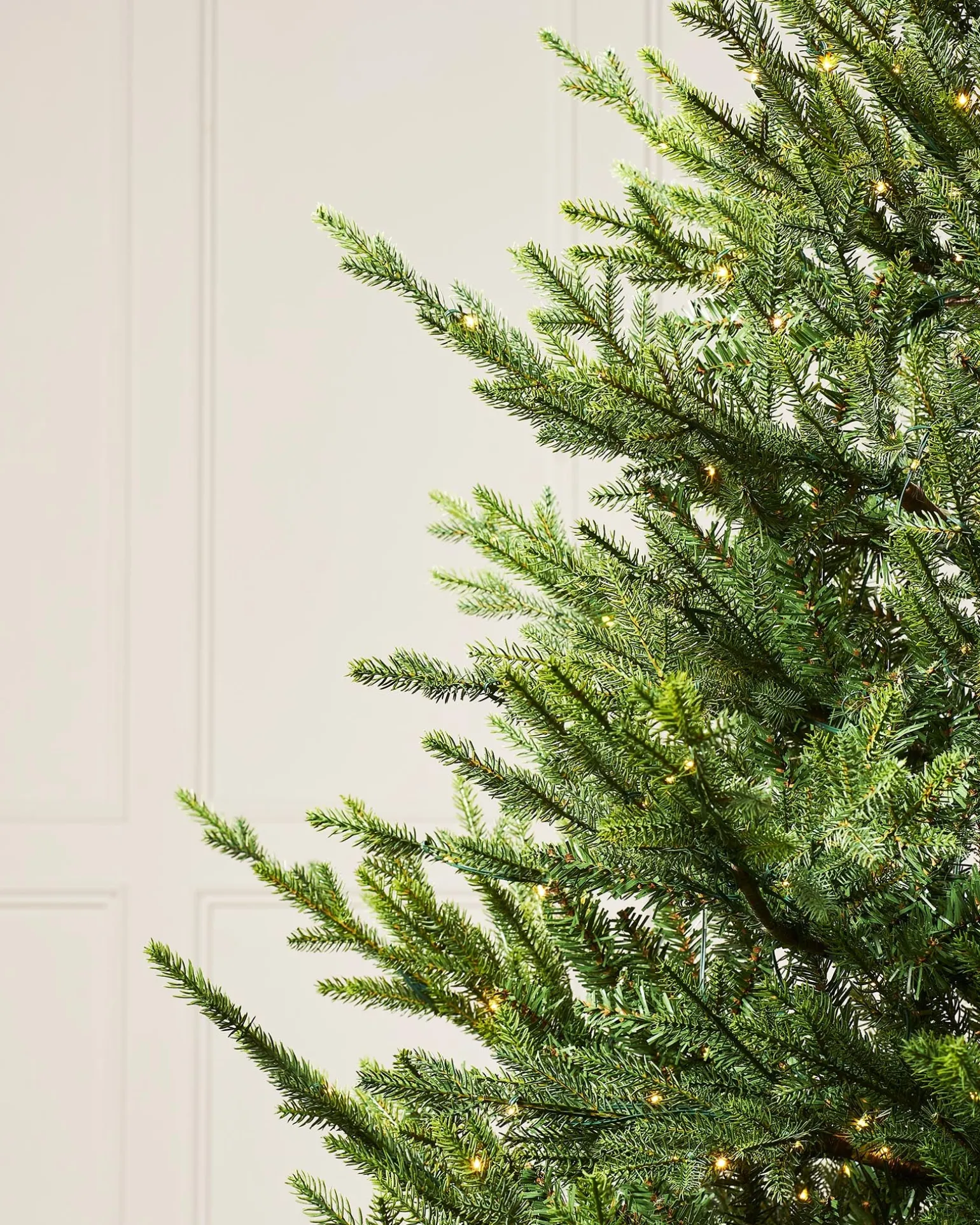 WeRChristmas Pre-Lit Douglas Fir Christmas Tree, 8 Ft^ Premium Christmas Trees|Pre Lit Christmas Trees