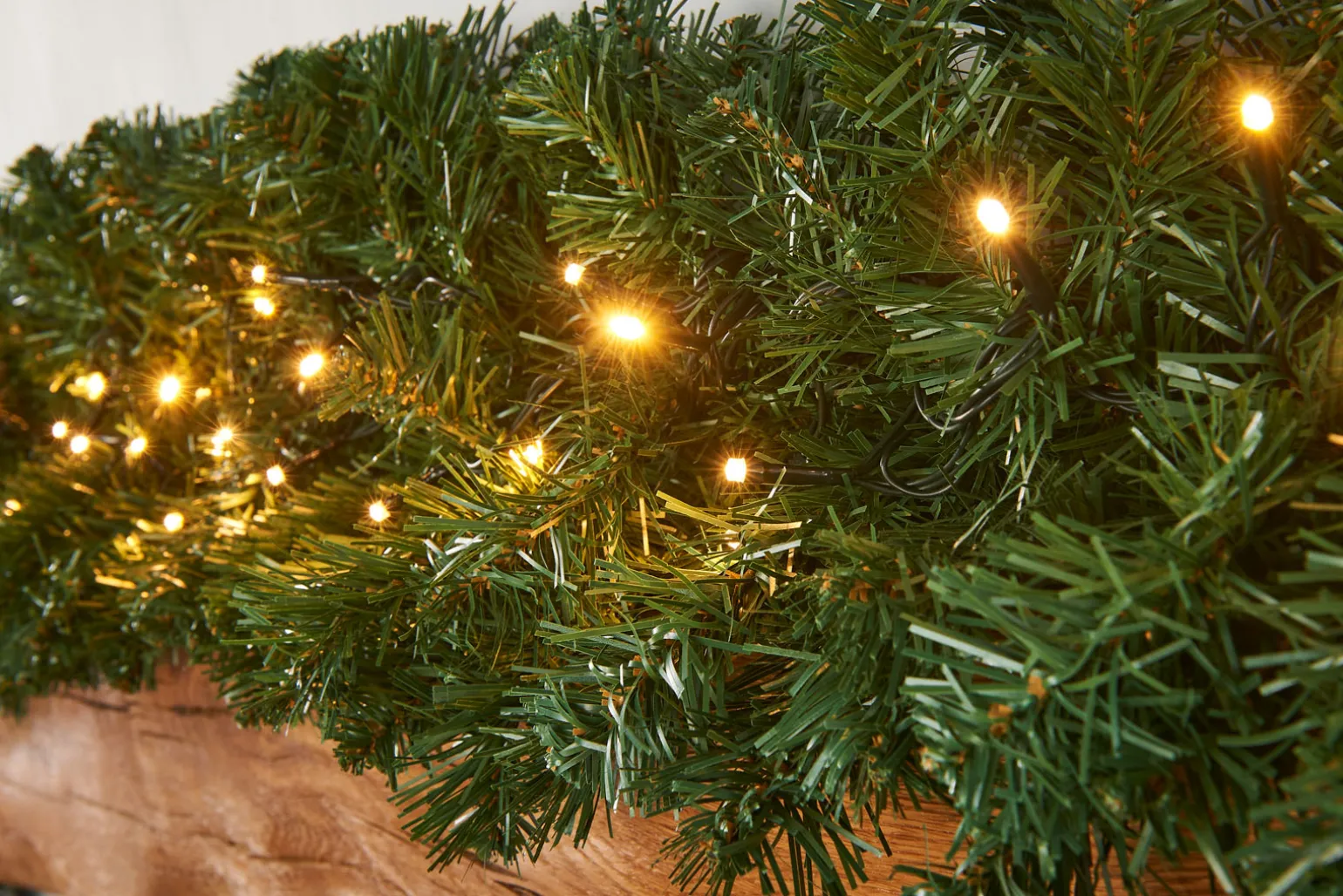 WeRChristmas Pre-Lit Extra Thick Pine Garland, 9 Ft^ Pre Lit Garlands