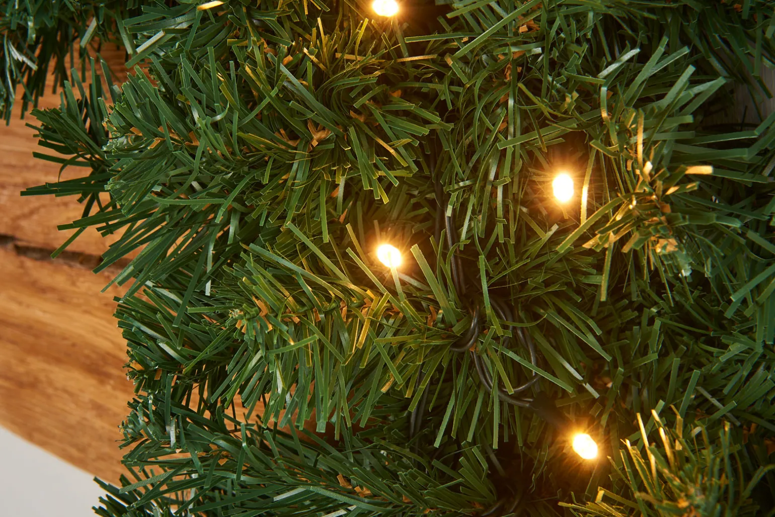 WeRChristmas Pre-Lit Extra Thick Pine Garland, 9 Ft^ Pre Lit Garlands