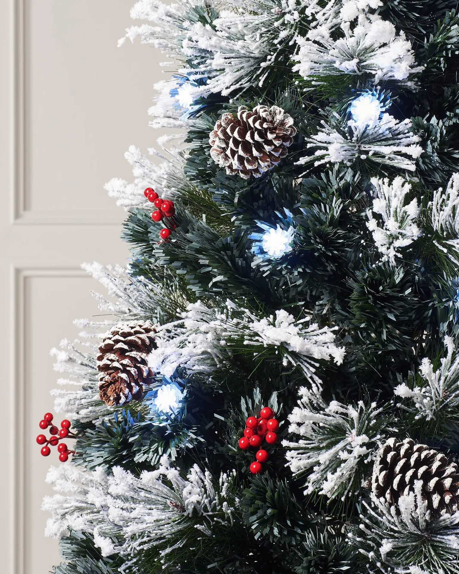 WeRChristmas Pre-Lit Fibre Optic Frosted Christmas Tree With Tree Topper, 5 Ft^ Budget Christmas Trees|Fibre Optic Christmas Trees