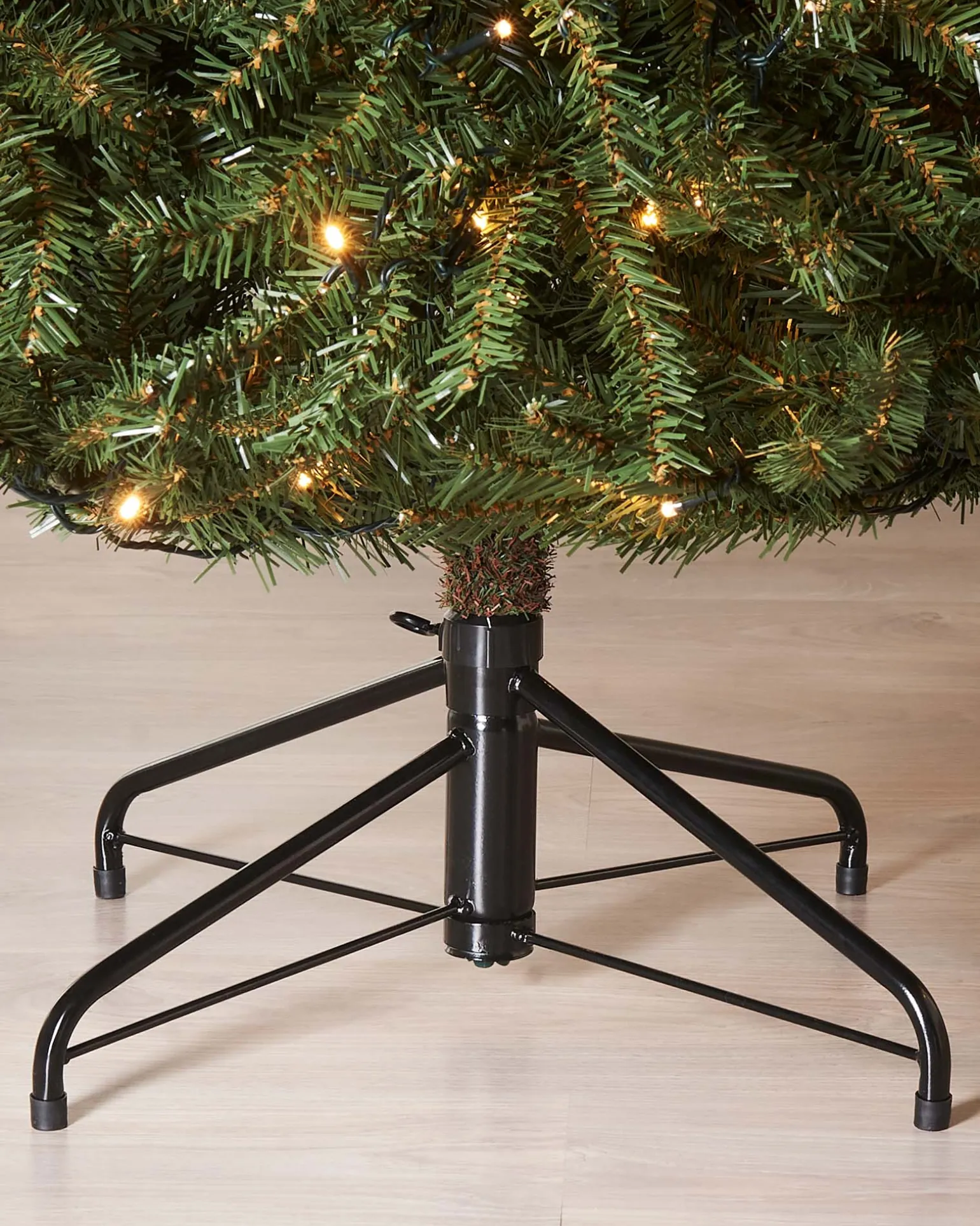 WeRChristmas Pre-Lit Foxtail Pine Christmas Tree, 6 Ft^ Premium Christmas Trees|Pre Lit Christmas Trees