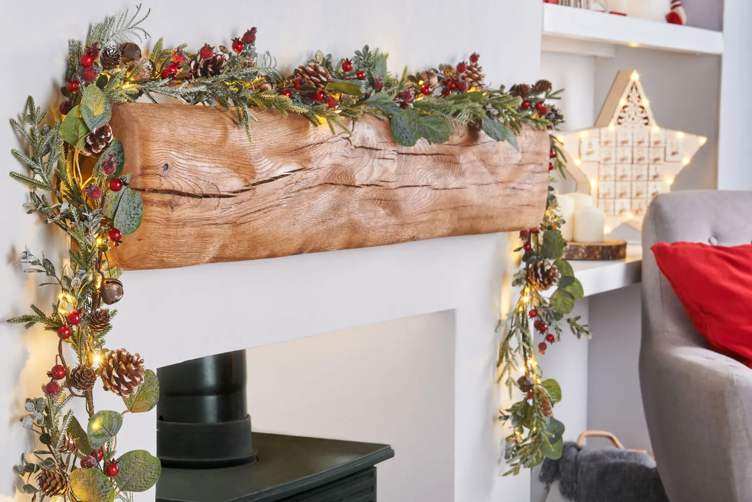 WeRChristmas Pre-Lit Frosted Eucalyptus Garland, Pinecones & Berries, 9 Ft^ Pre Lit Garlands|Decorated Garlands