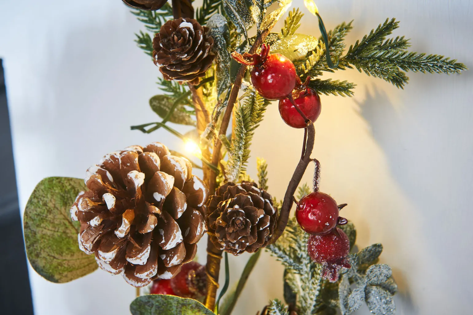 WeRChristmas Pre-Lit Frosted Eucalyptus Garland, Pinecones & Berries, 9 Ft^ Pre Lit Garlands|Decorated Garlands